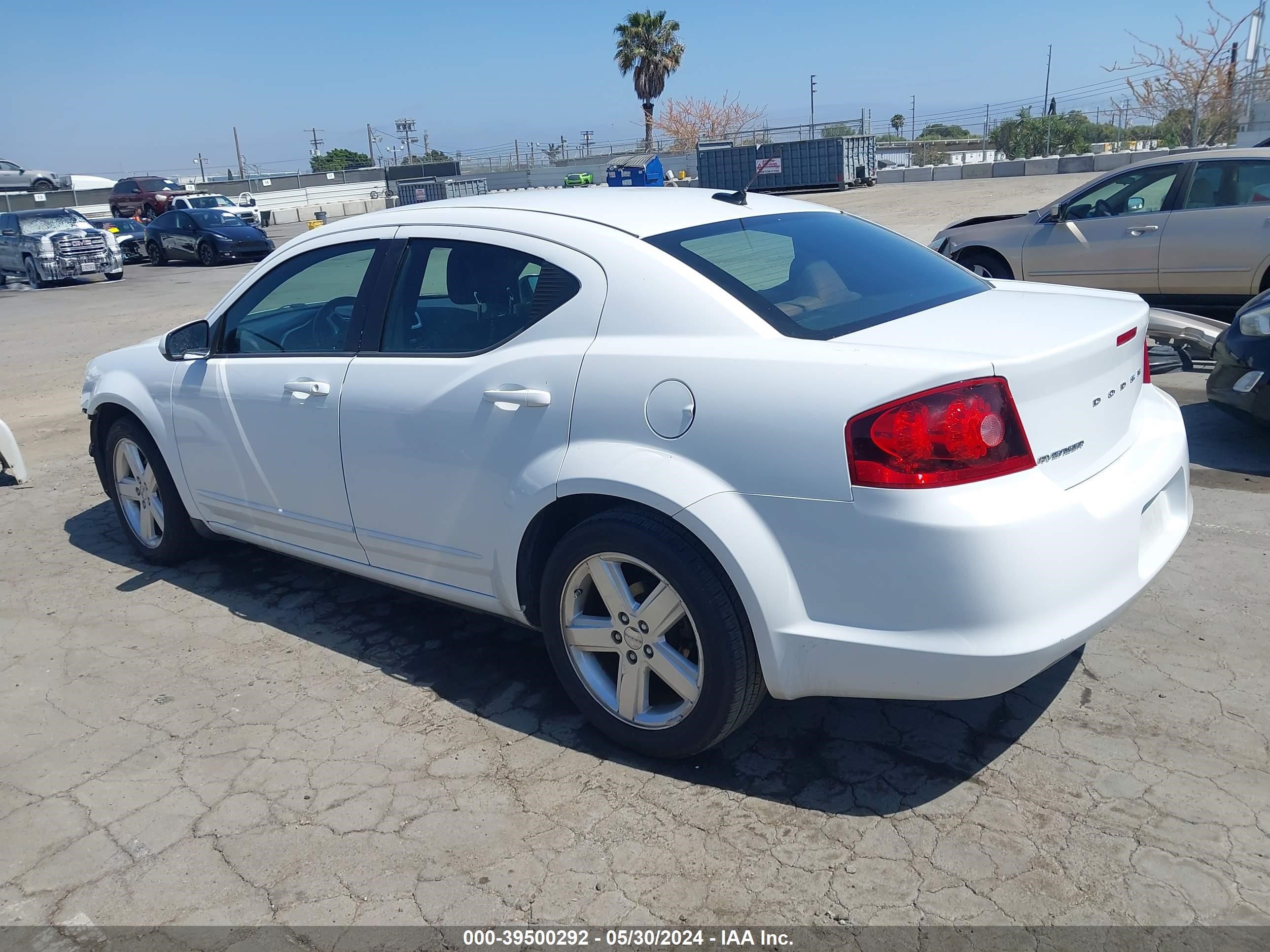 Photo 2 VIN: 1B3BD1FB2BN590639 - DODGE AVENGER 