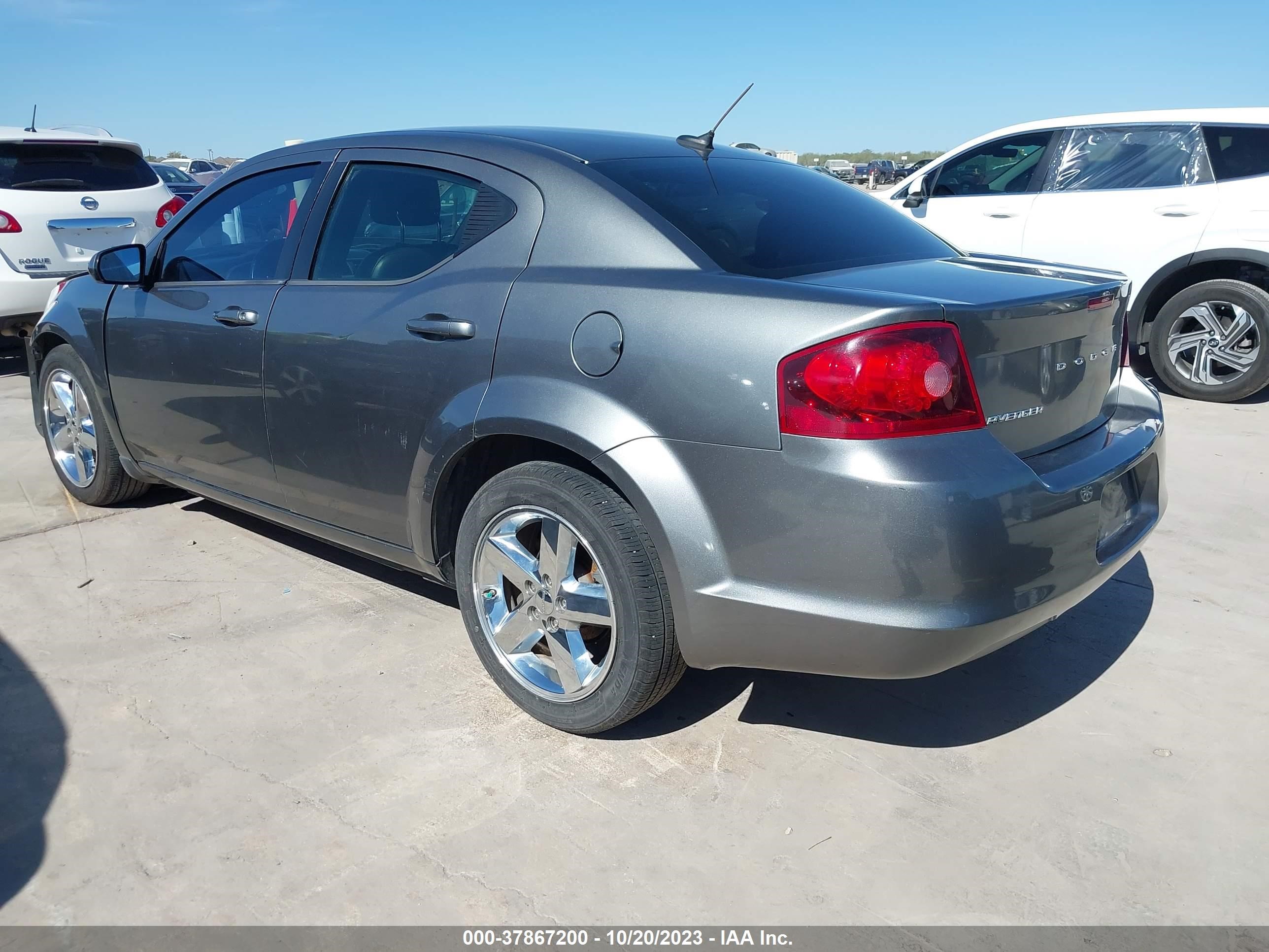 Photo 2 VIN: 1B3BD2FB2BN583468 - DODGE AVENGER 