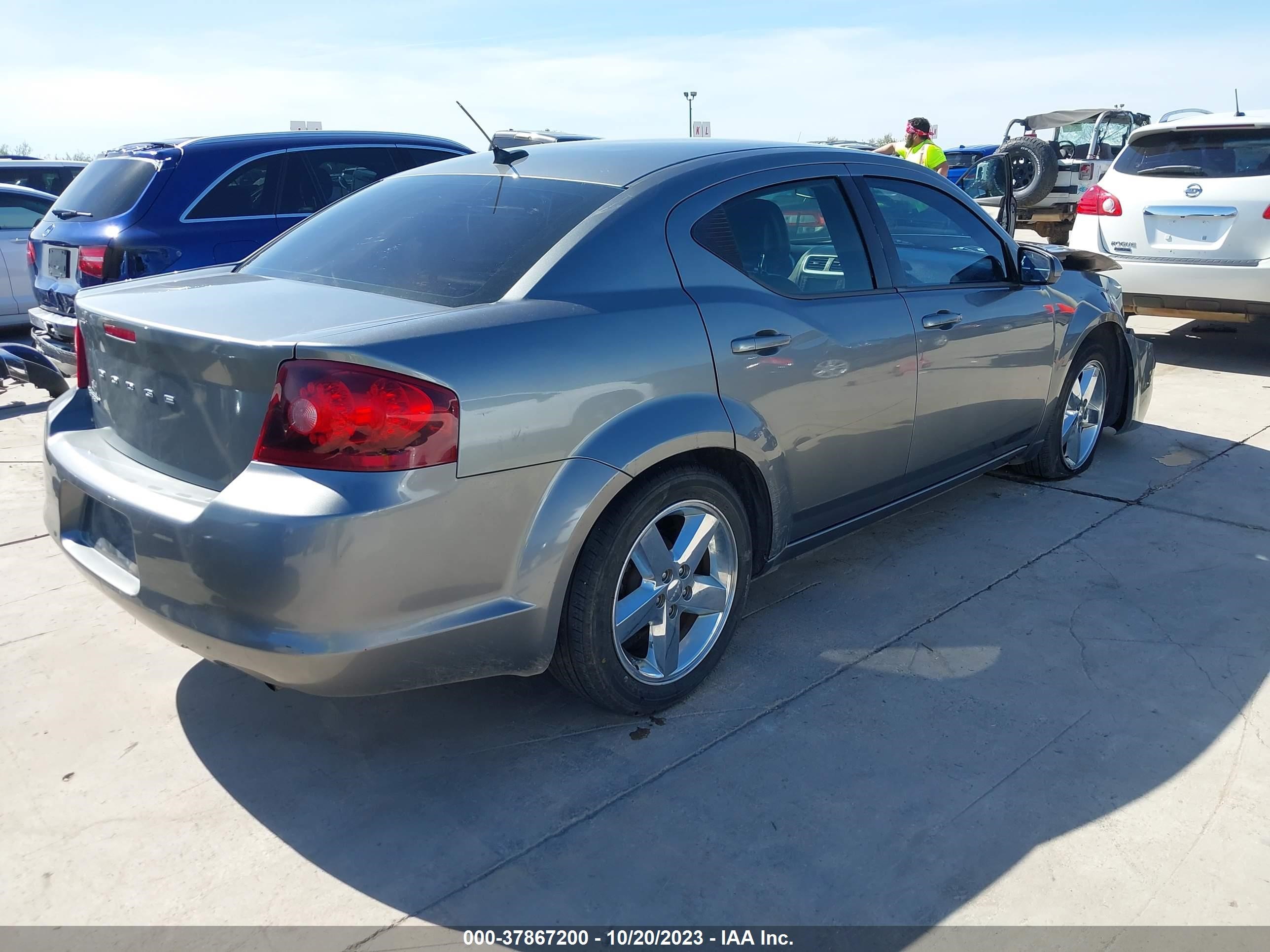 Photo 3 VIN: 1B3BD2FB2BN583468 - DODGE AVENGER 