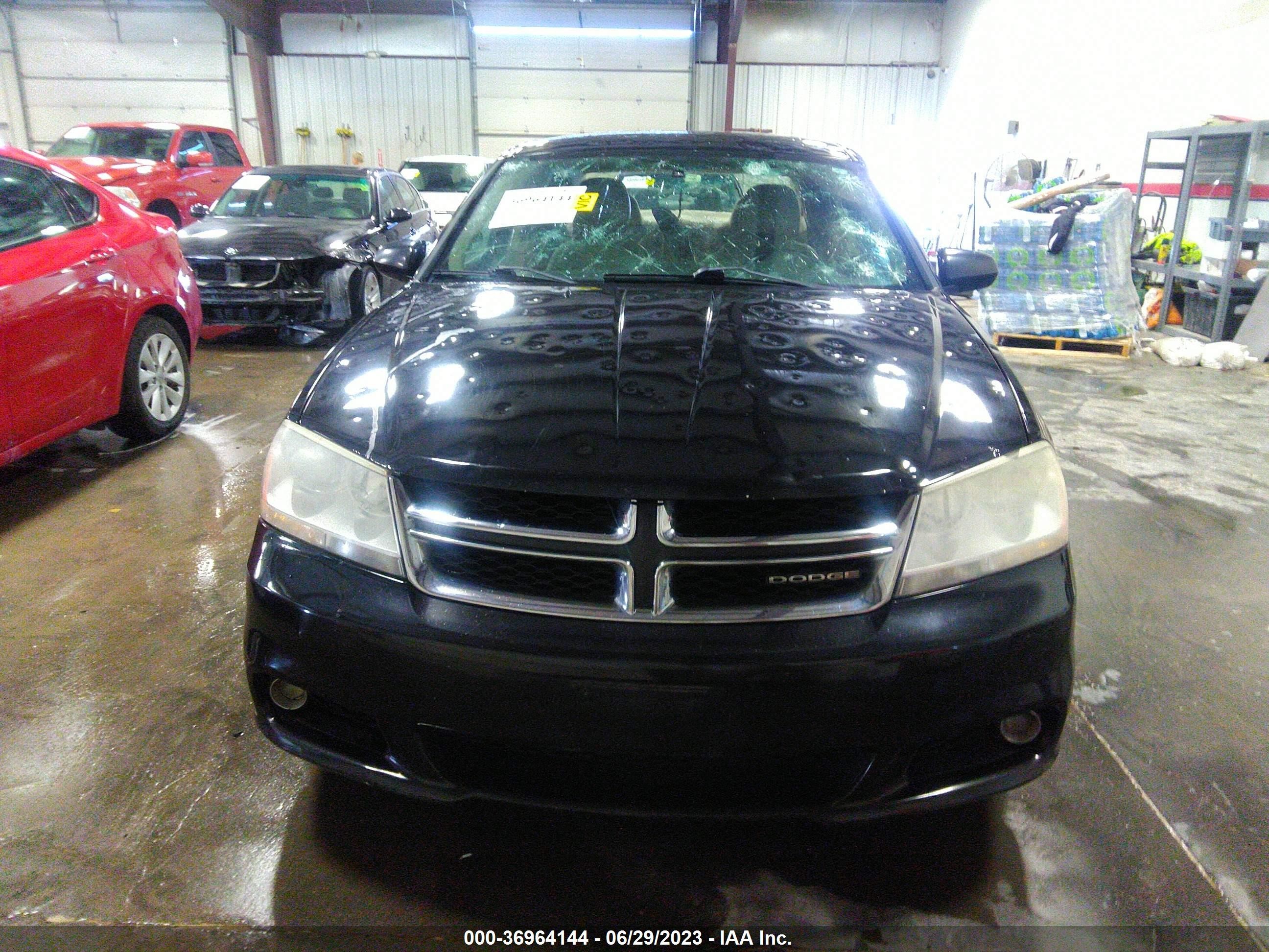 Photo 11 VIN: 1B3BD2FB8BN573947 - DODGE AVENGER 