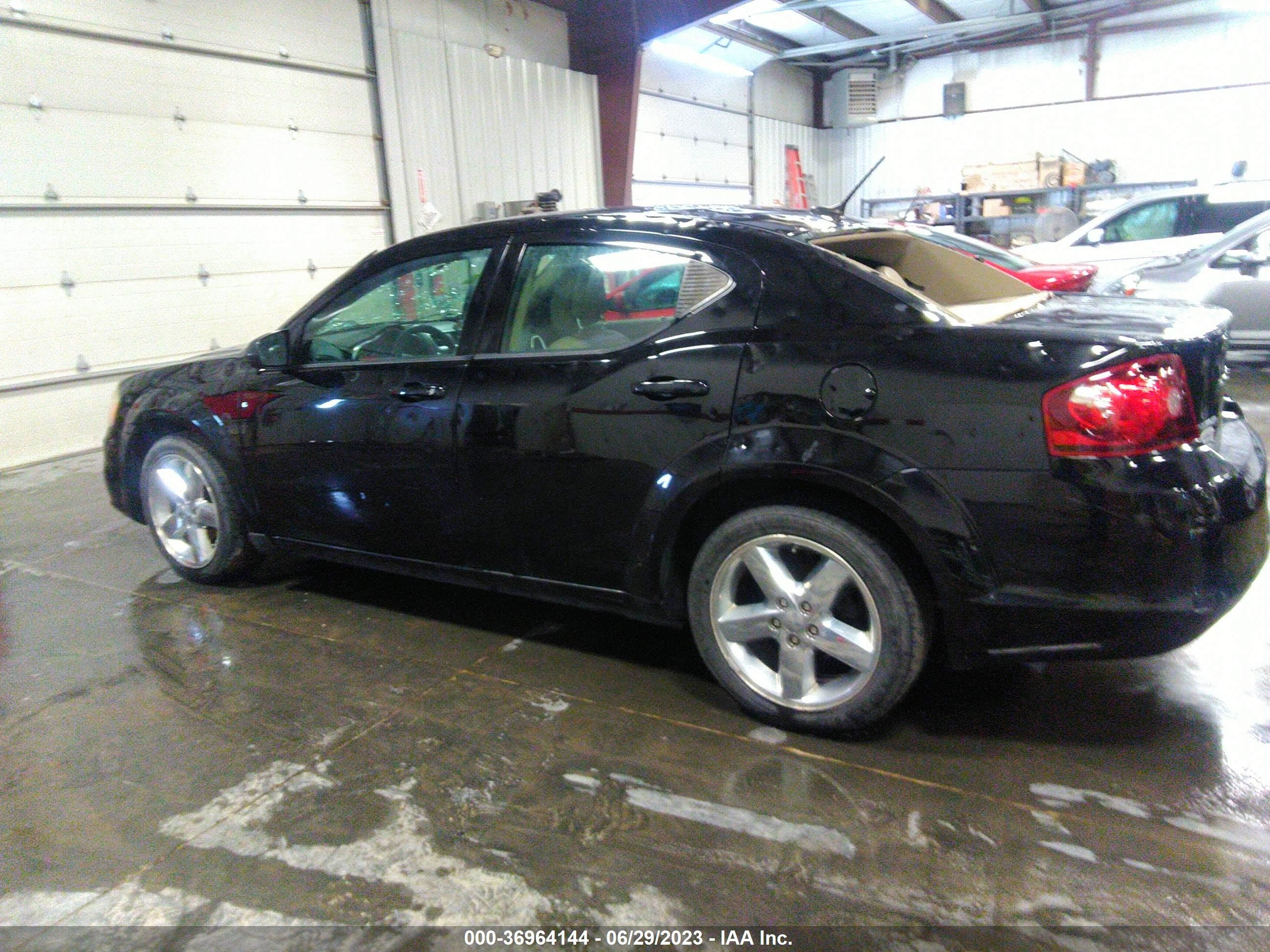 Photo 13 VIN: 1B3BD2FB8BN573947 - DODGE AVENGER 