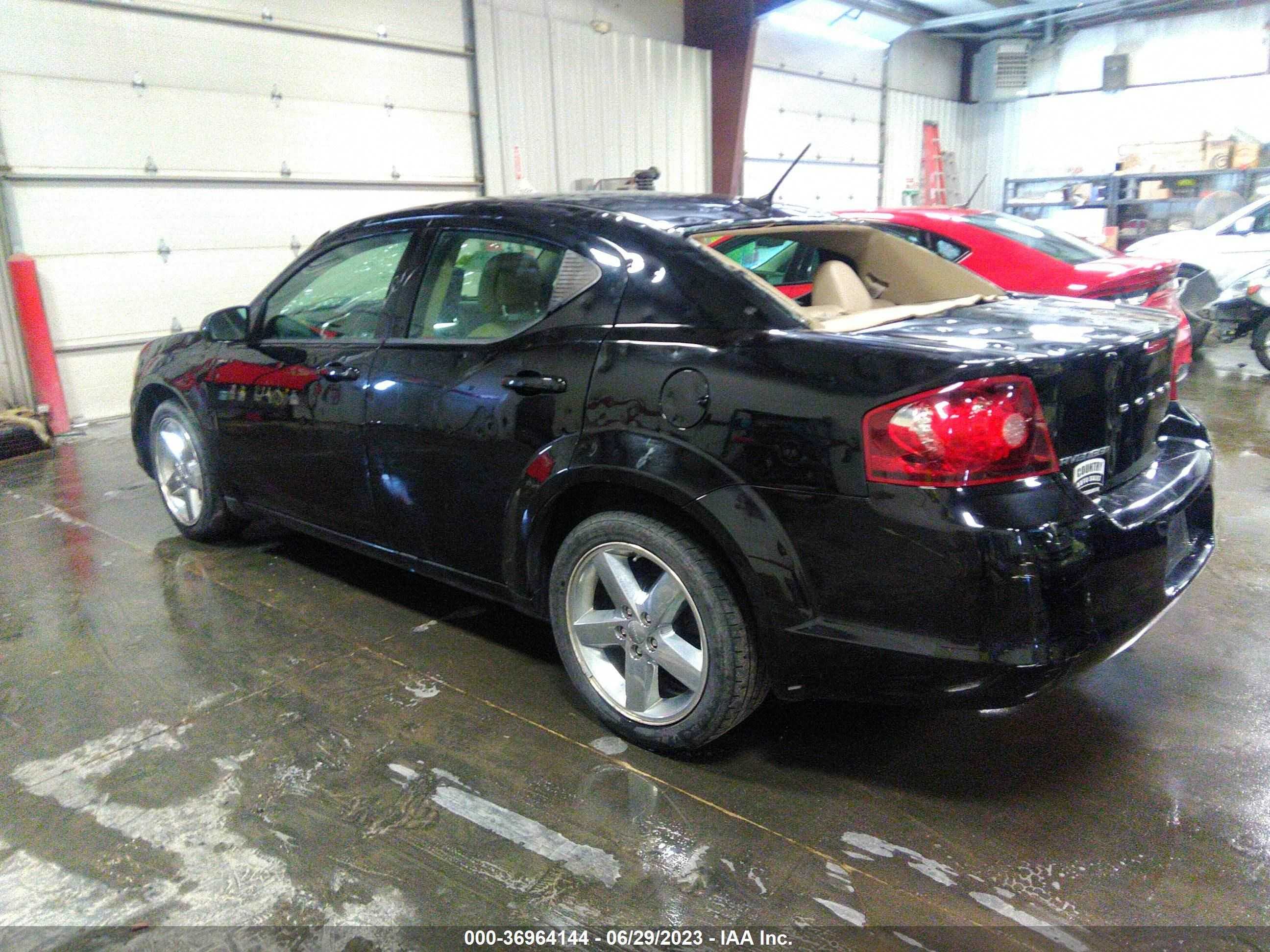 Photo 2 VIN: 1B3BD2FB8BN573947 - DODGE AVENGER 