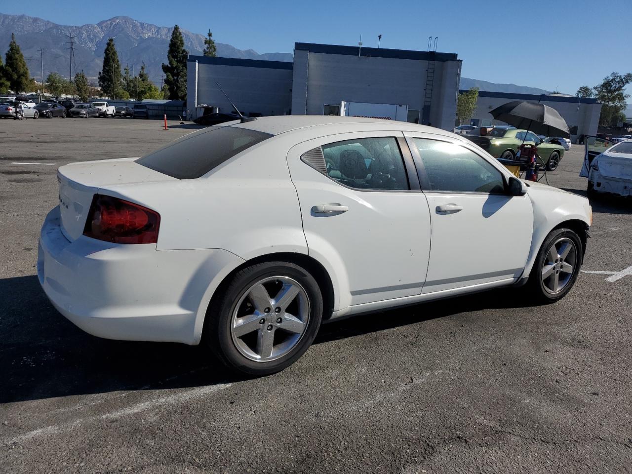 Photo 2 VIN: 1B3BD2FG4BN515099 - DODGE AVENGER 