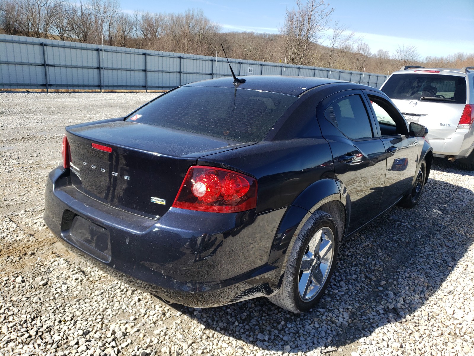 Photo 3 VIN: 1B3BD2FG8BN528762 - DODGE AVENGER LU 