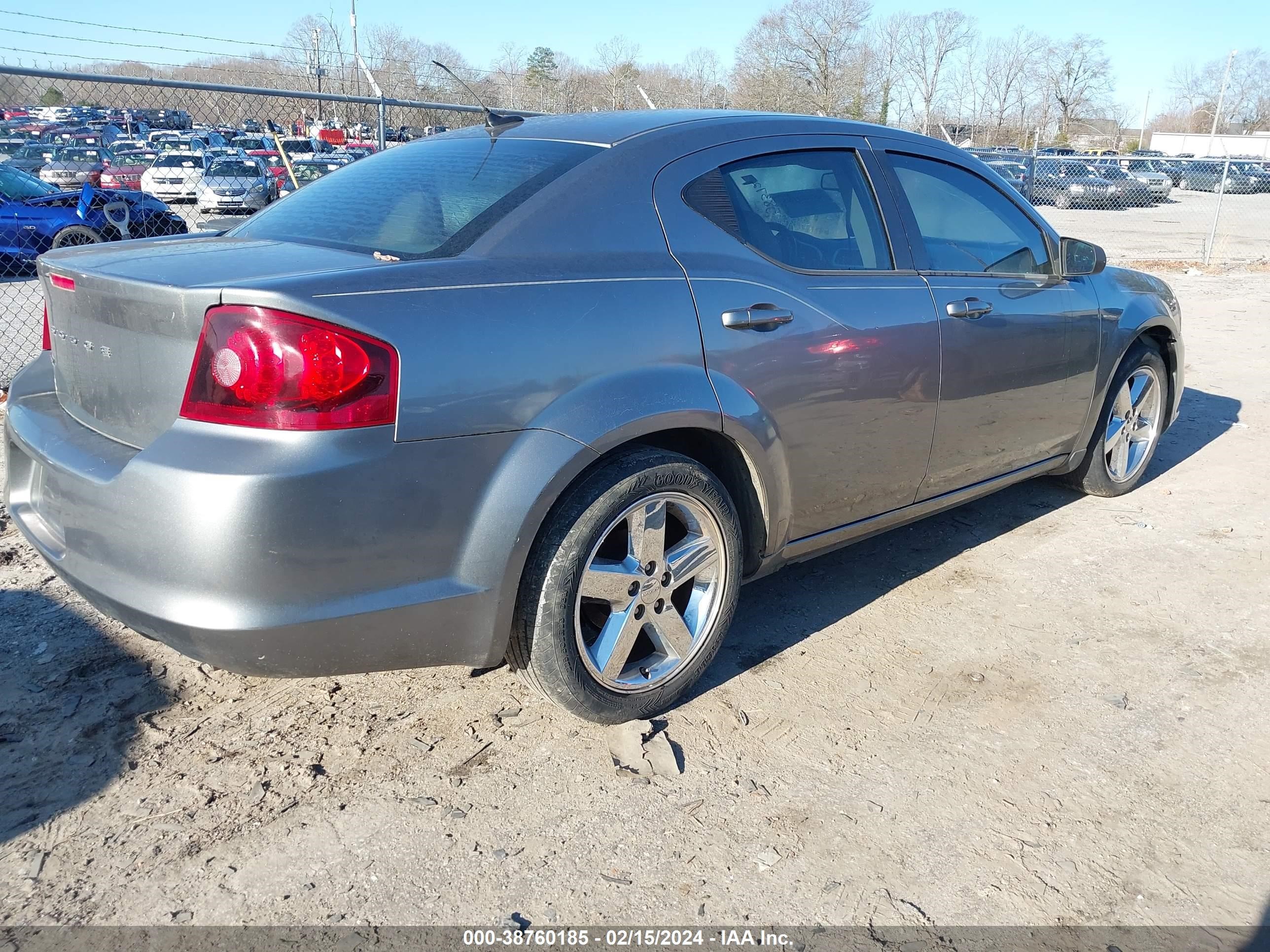 Photo 3 VIN: 1B3BD2FG8BN583728 - DODGE AVENGER 