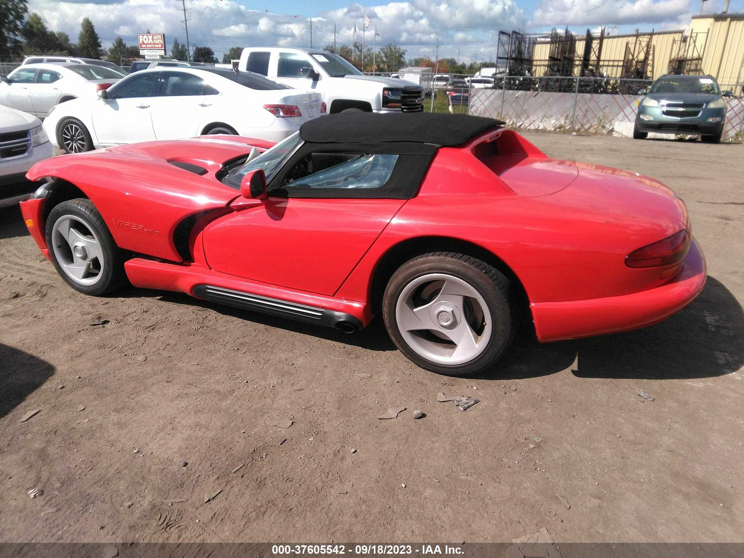 Photo 2 VIN: 1B3BR65E3PV200746 - DODGE VIPER 