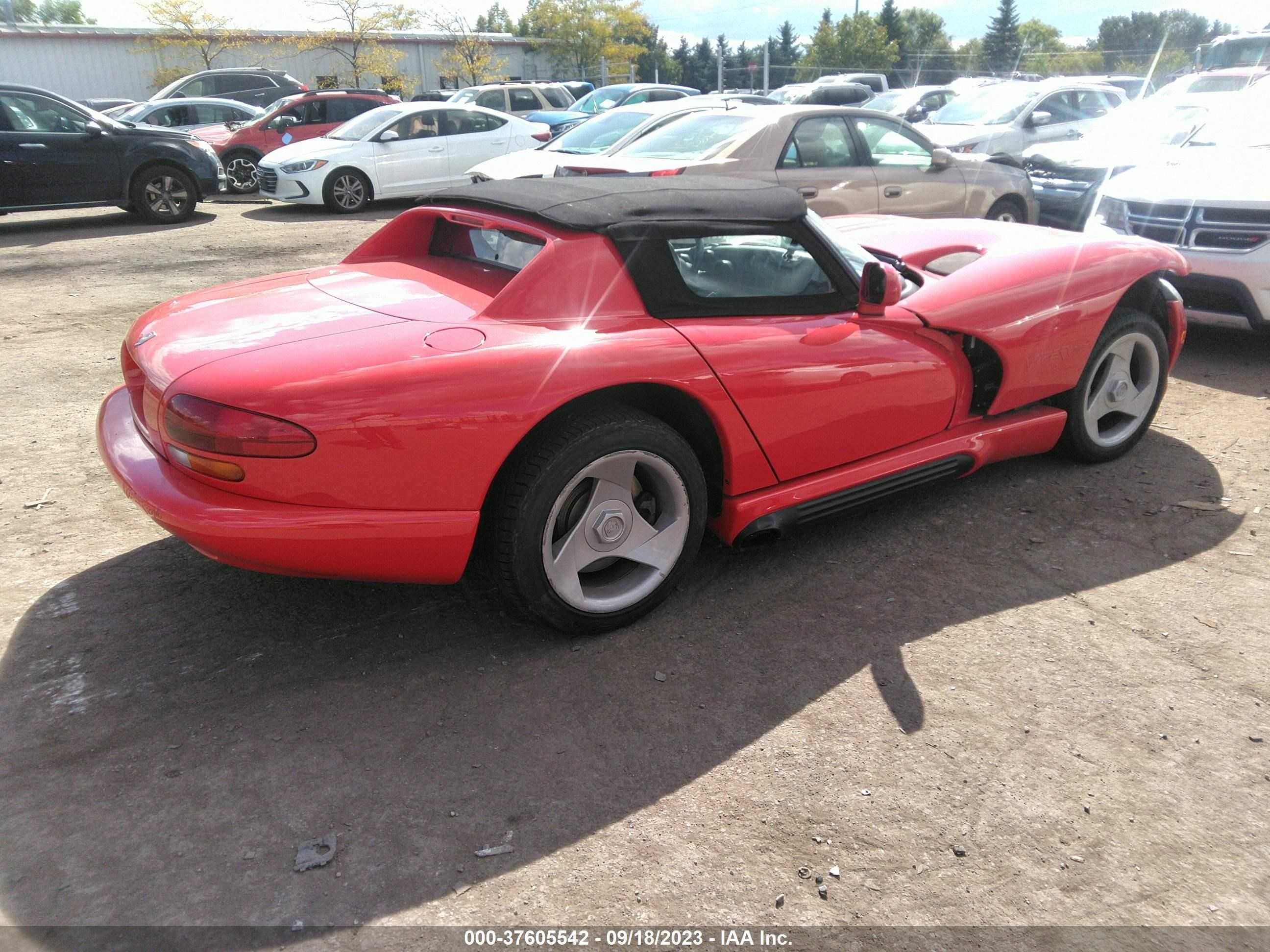 Photo 3 VIN: 1B3BR65E3PV200746 - DODGE VIPER 