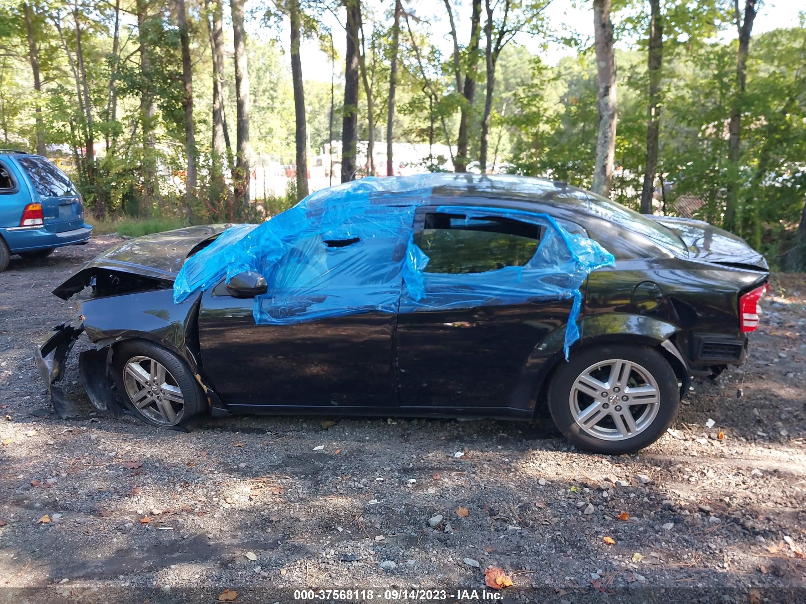 Photo 12 VIN: 1B3CC1FB7AN235438 - DODGE AVENGER 