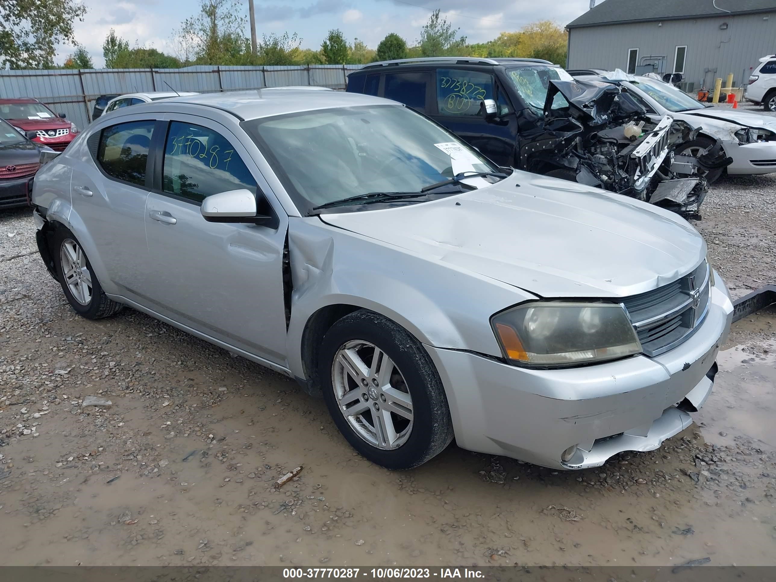 Photo 0 VIN: 1B3CC5FBXAN126186 - DODGE AVENGER 