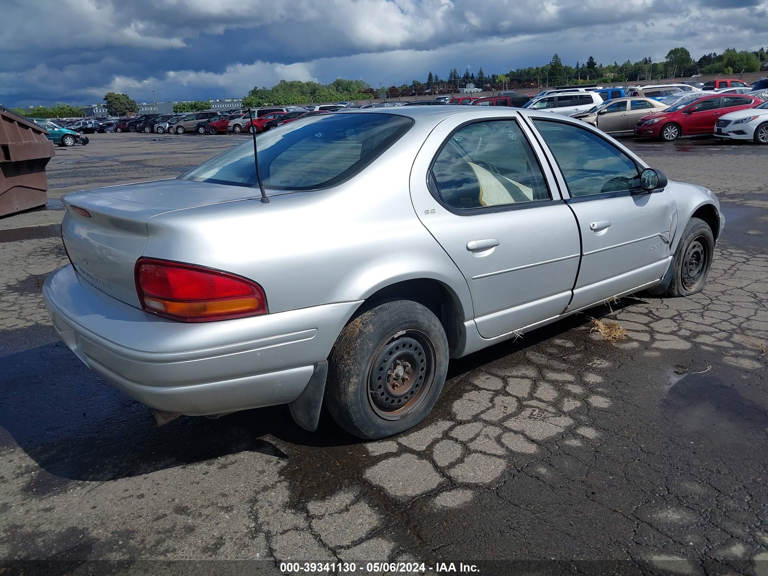 Photo 3 VIN: 1B3EJ46X7YN130680 - DODGE STRATUS 