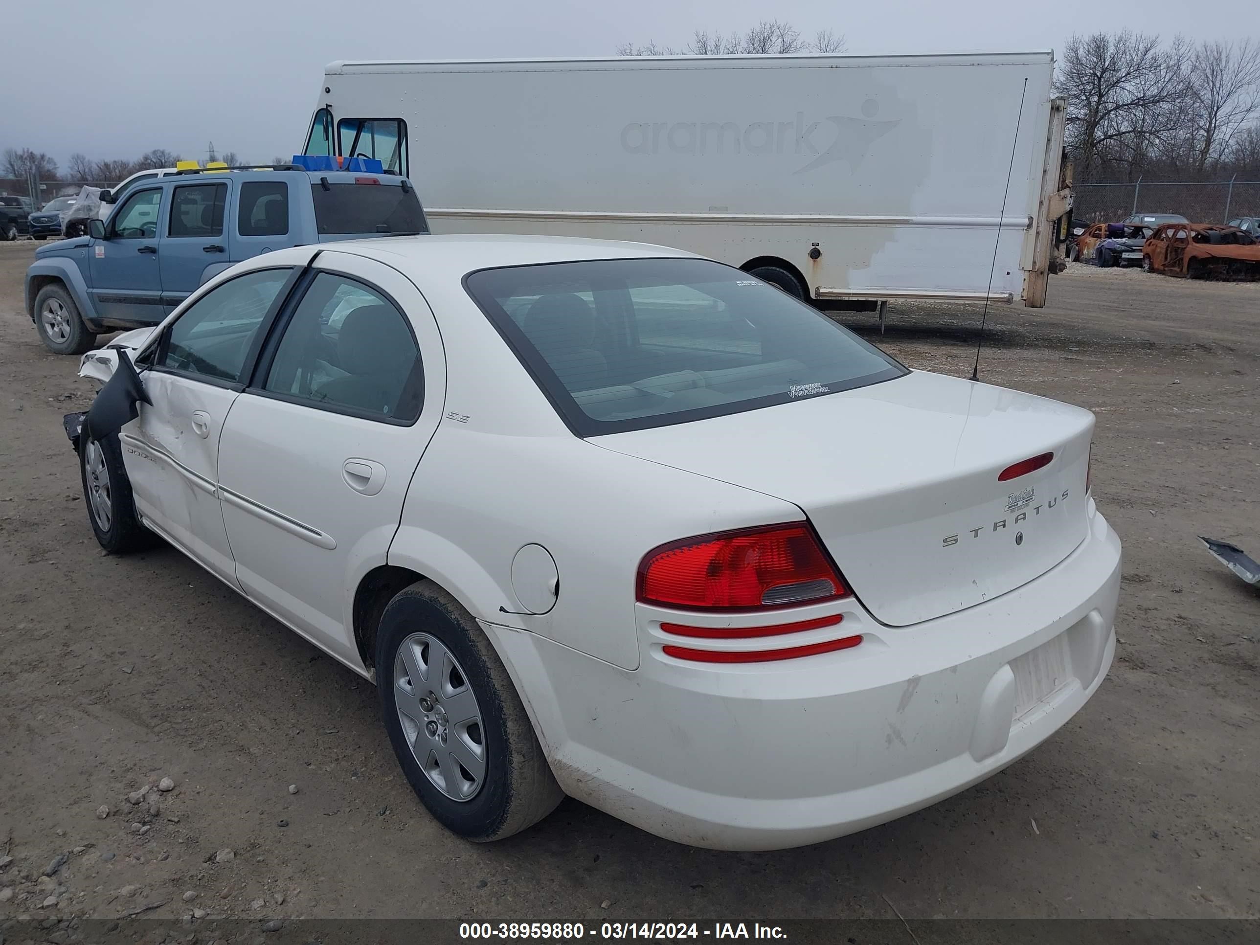 Photo 2 VIN: 1B3EJ46XX1N681501 - DODGE STRATUS 