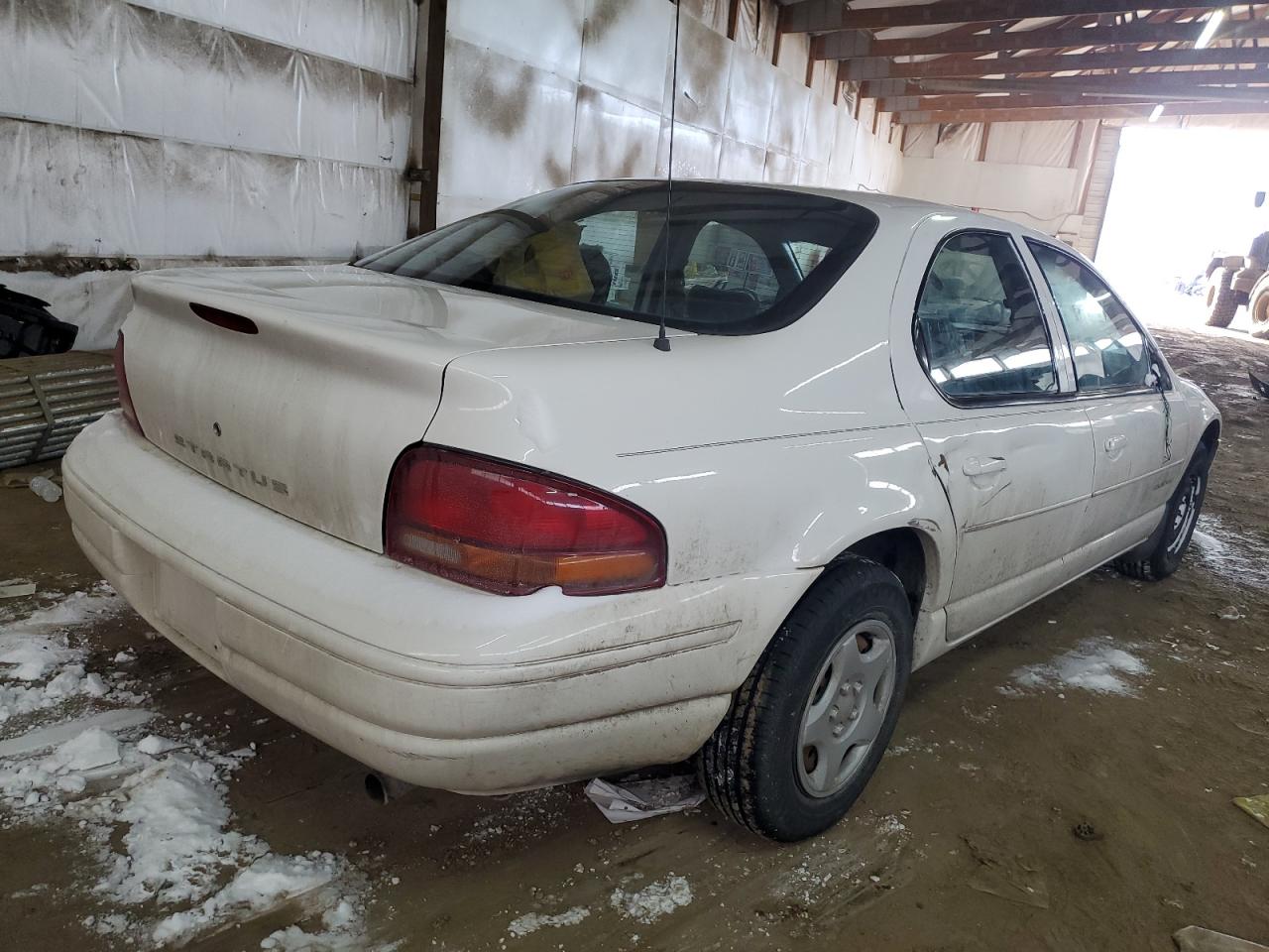 Photo 2 VIN: 1B3EJ46XXWN232116 - DODGE STRATUS 