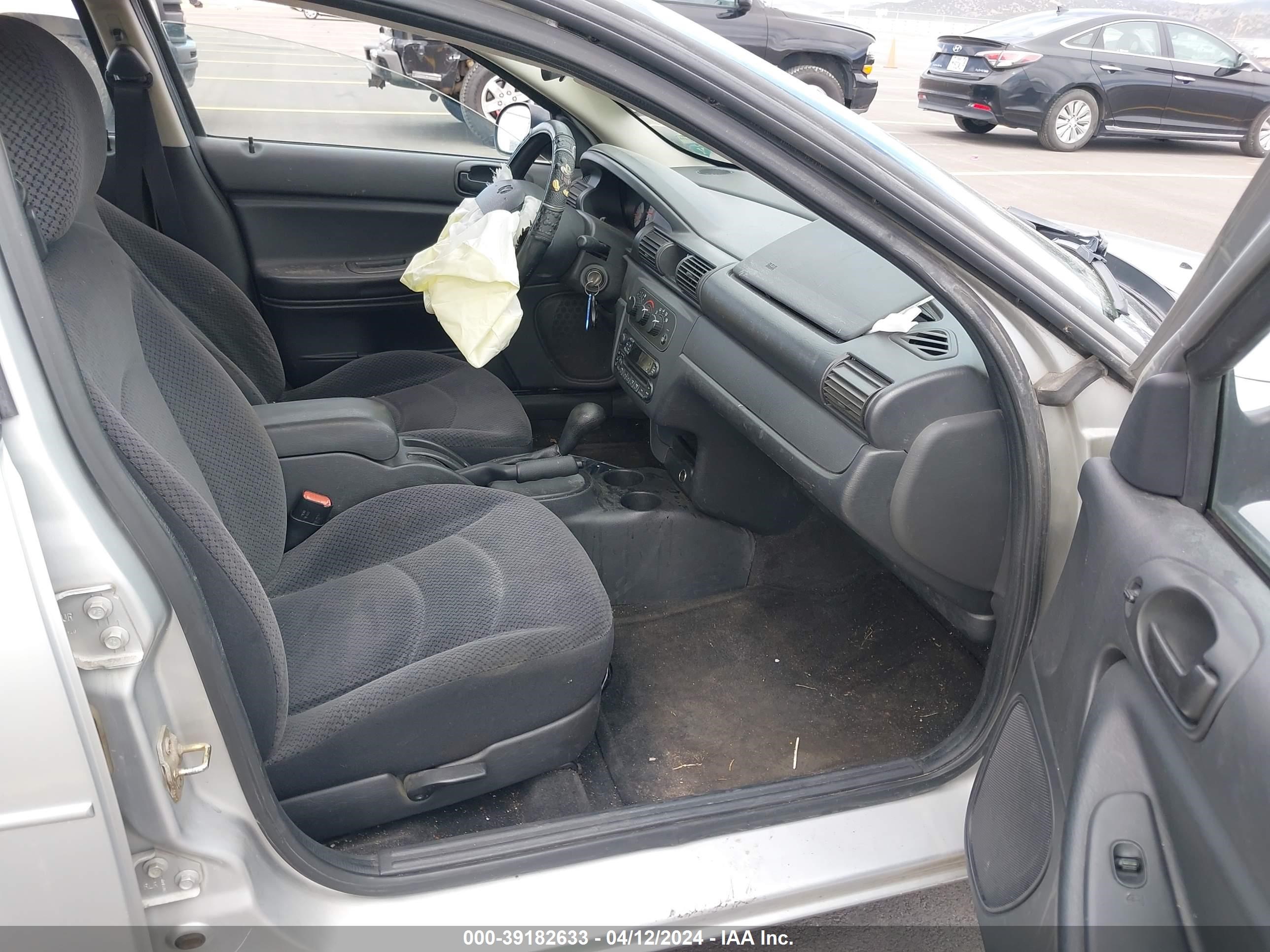 Photo 4 VIN: 1B3EL36R24N376567 - DODGE STRATUS 