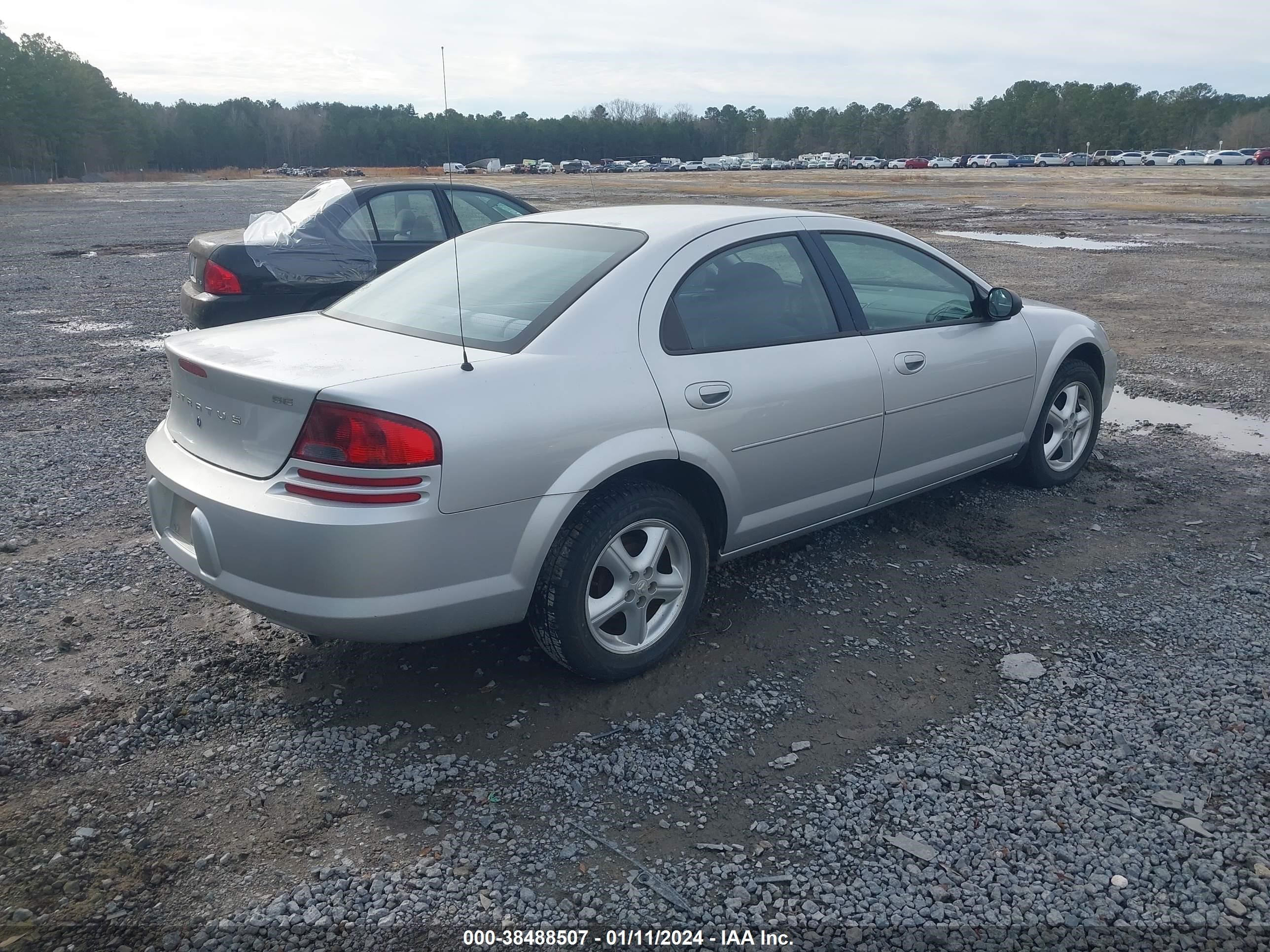 Photo 3 VIN: 1B3EL36R34N198619 - DODGE STRATUS 