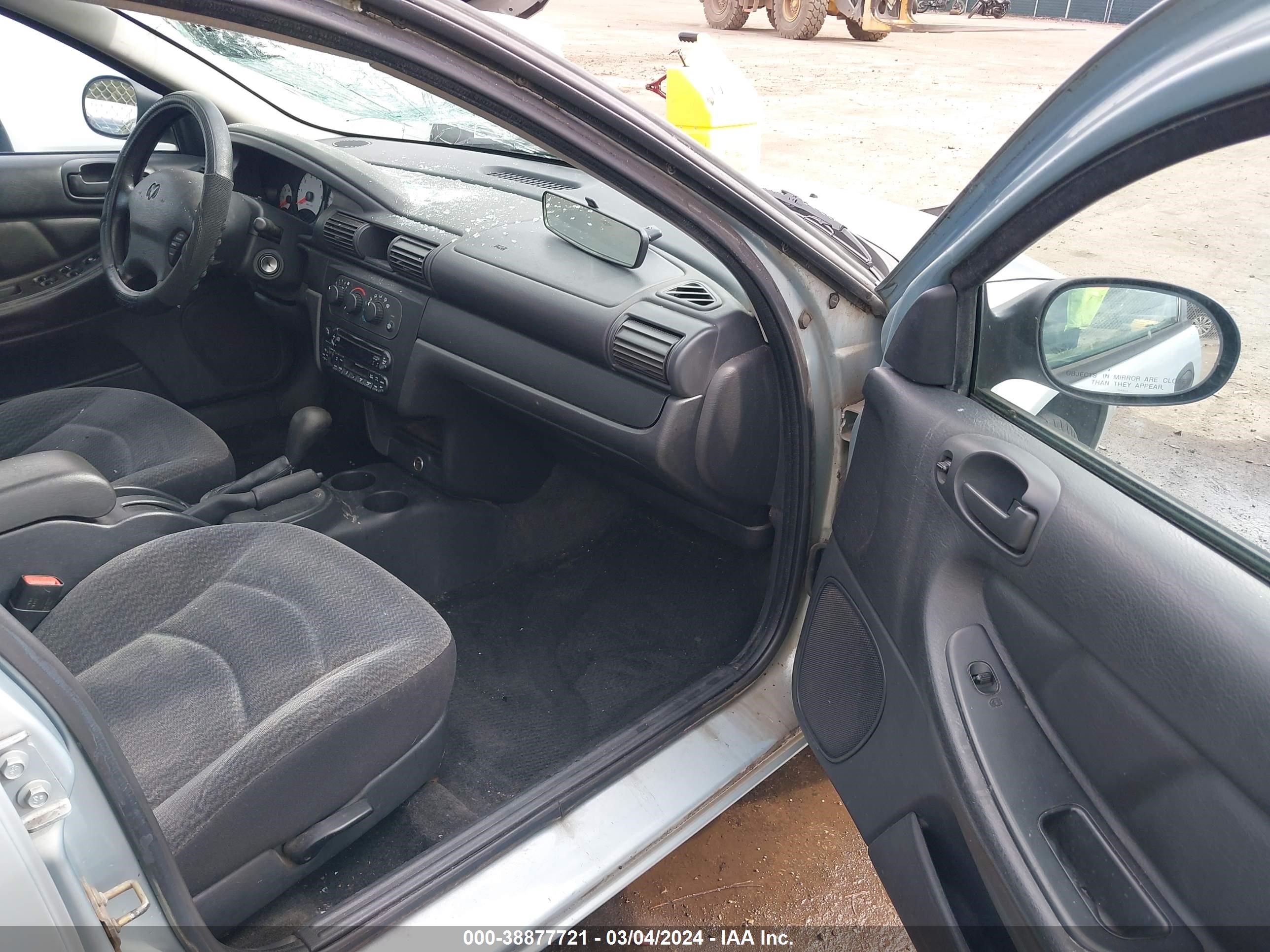 Photo 4 VIN: 1B3EL36T23N588704 - DODGE STRATUS 