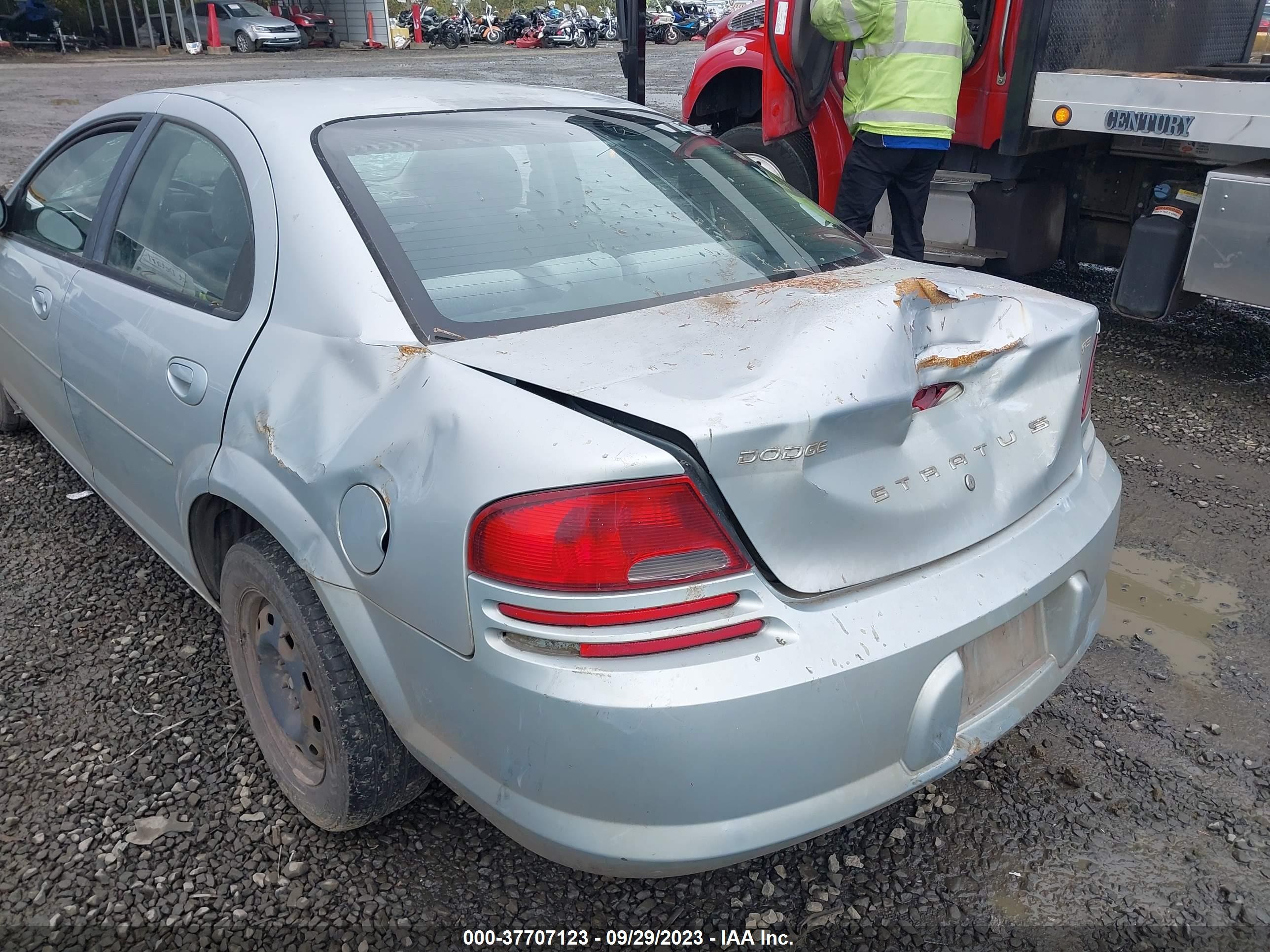 Photo 11 VIN: 1B3EL36X42N201913 - DODGE STRATUS 