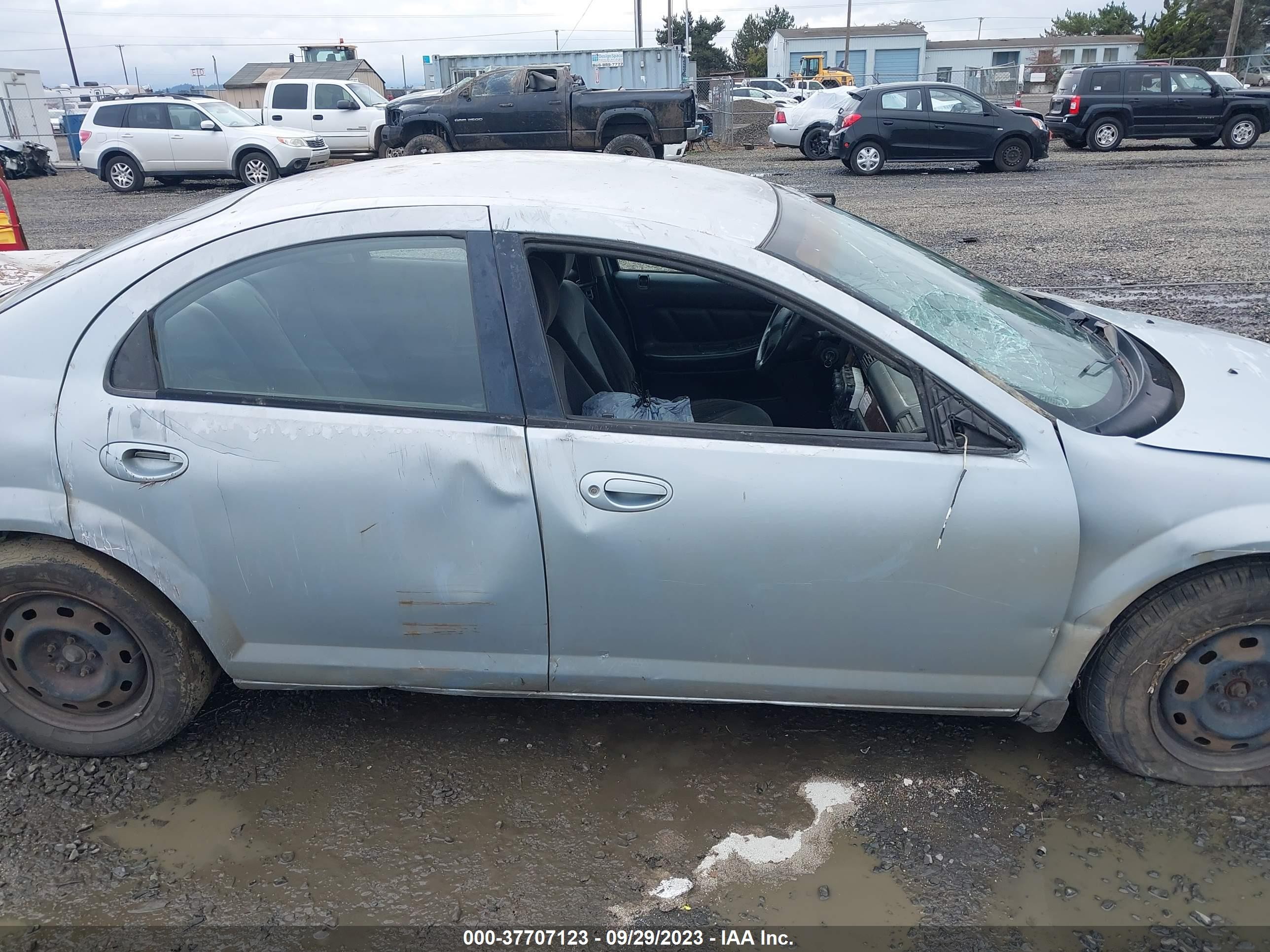 Photo 13 VIN: 1B3EL36X42N201913 - DODGE STRATUS 