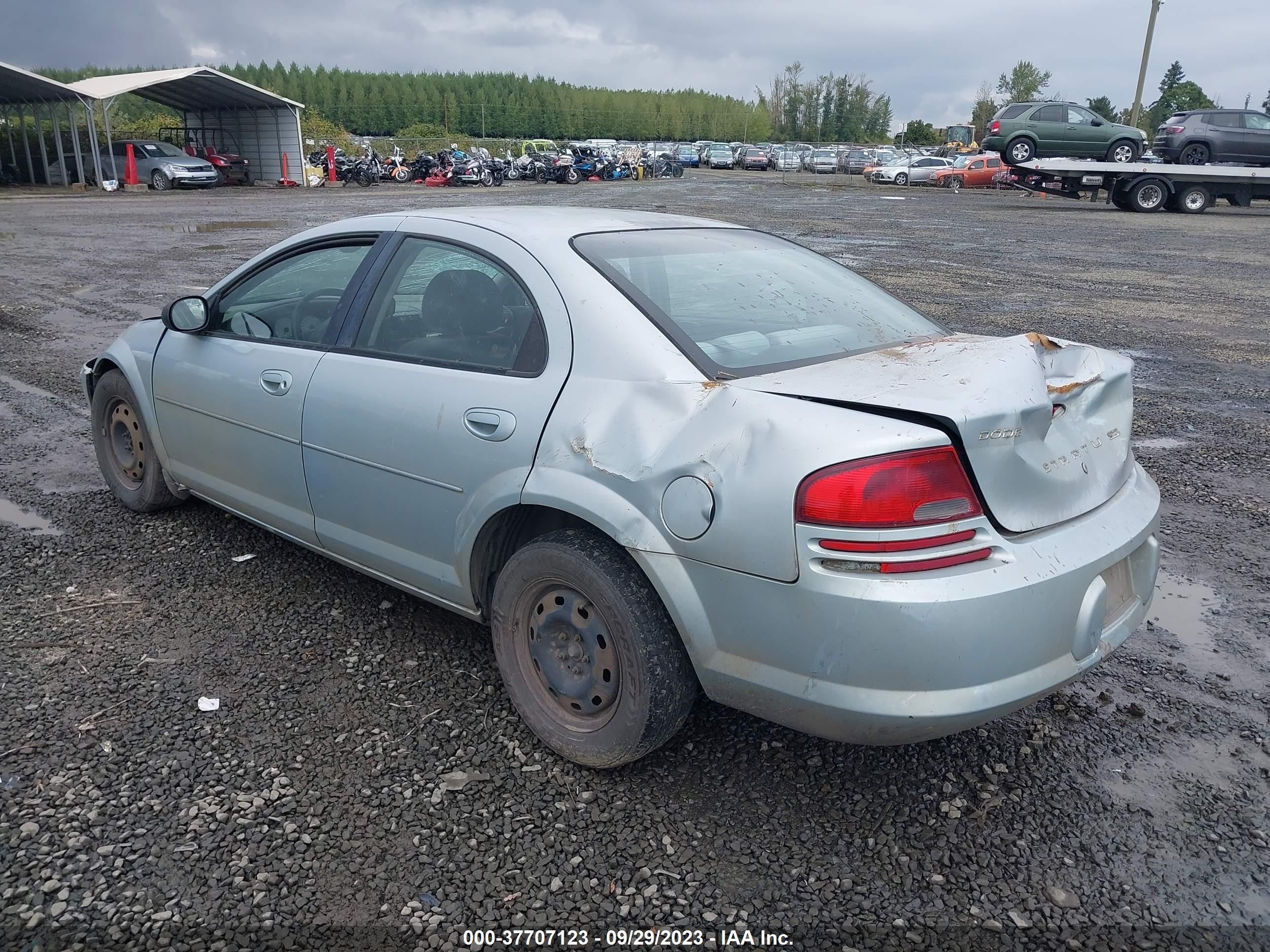 Photo 2 VIN: 1B3EL36X42N201913 - DODGE STRATUS 