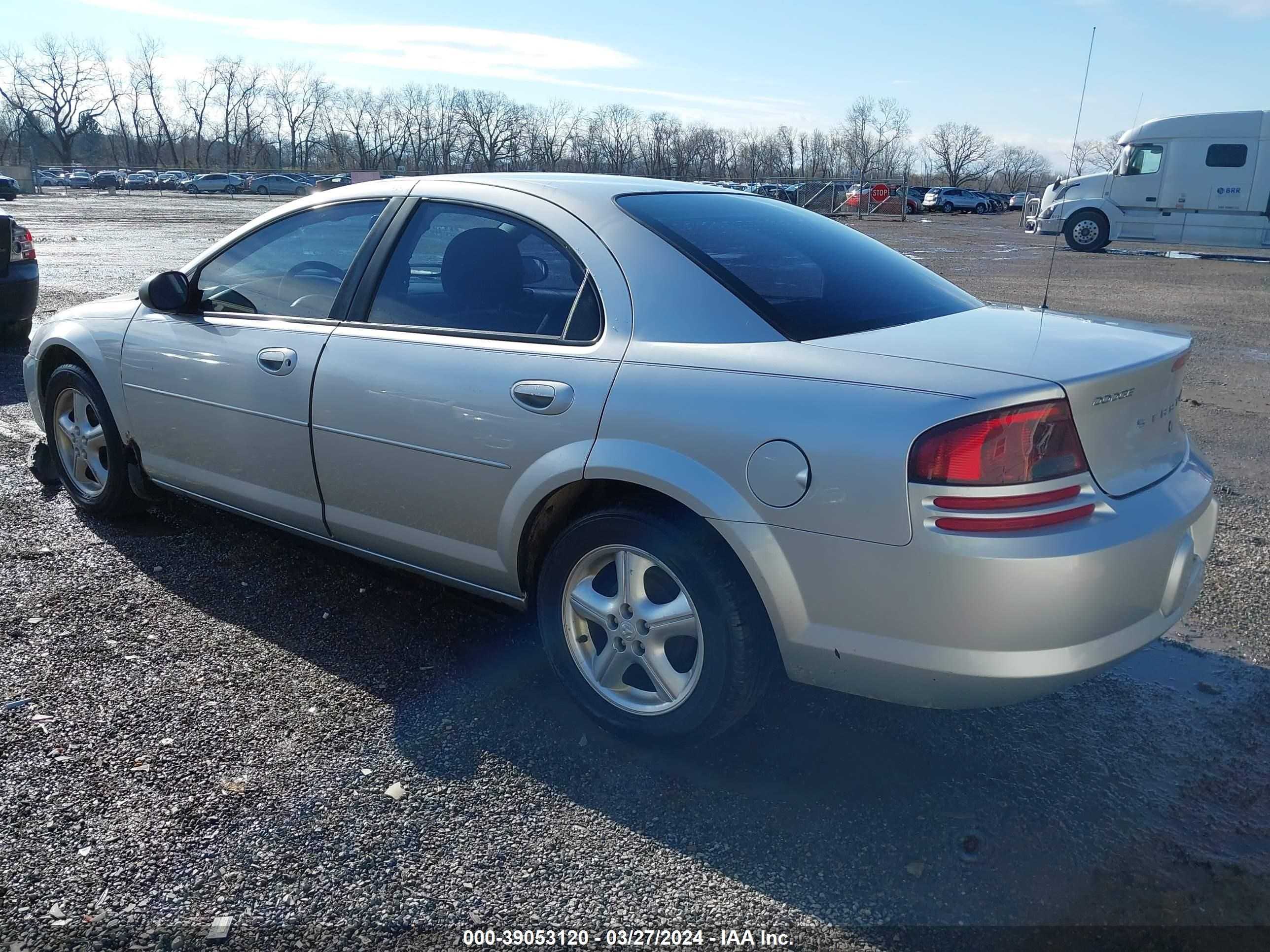 Photo 2 VIN: 1B3EL46R05N630610 - DODGE STRATUS 