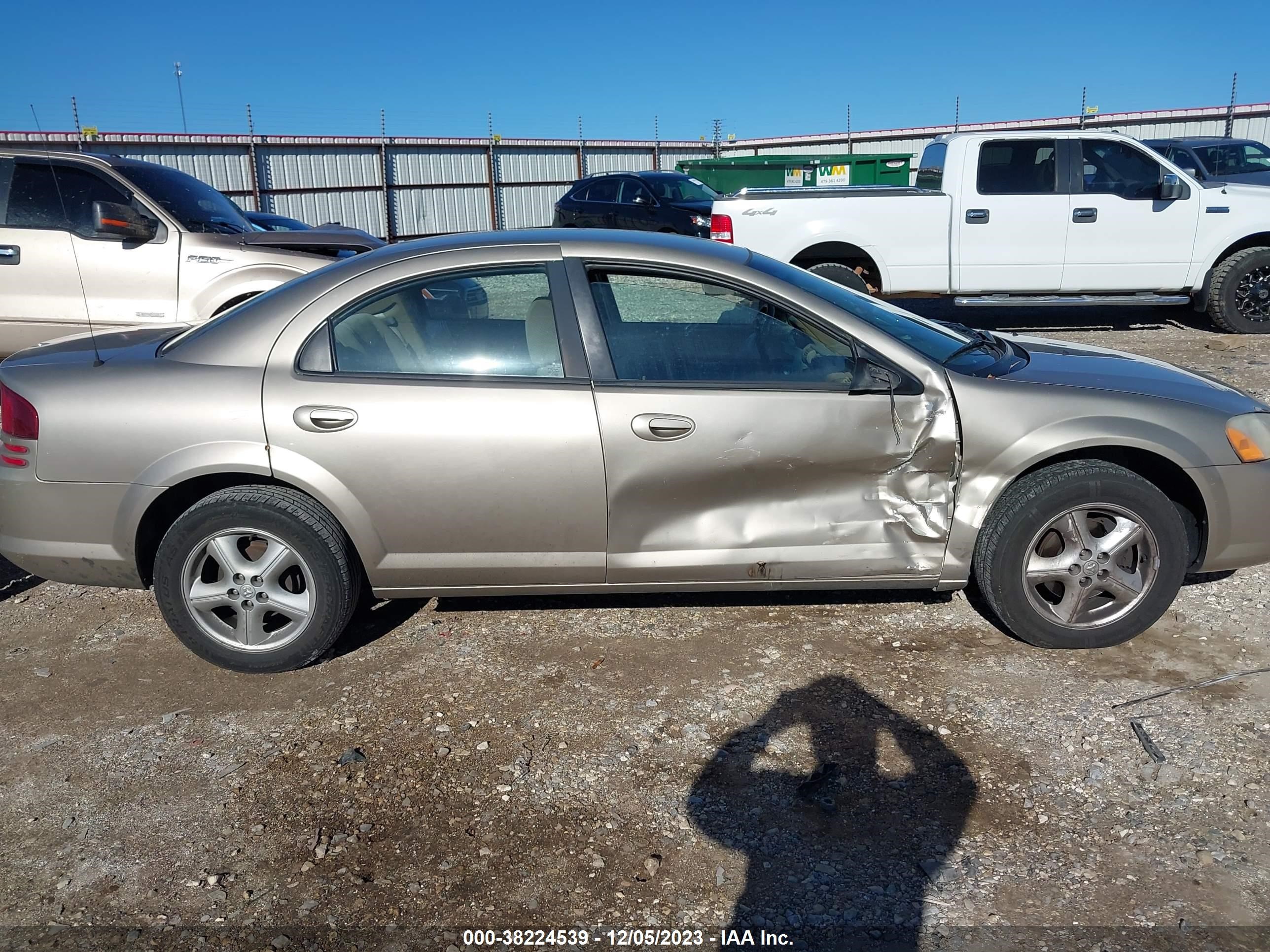 Photo 13 VIN: 1B3EL46R94N291280 - DODGE STRATUS 