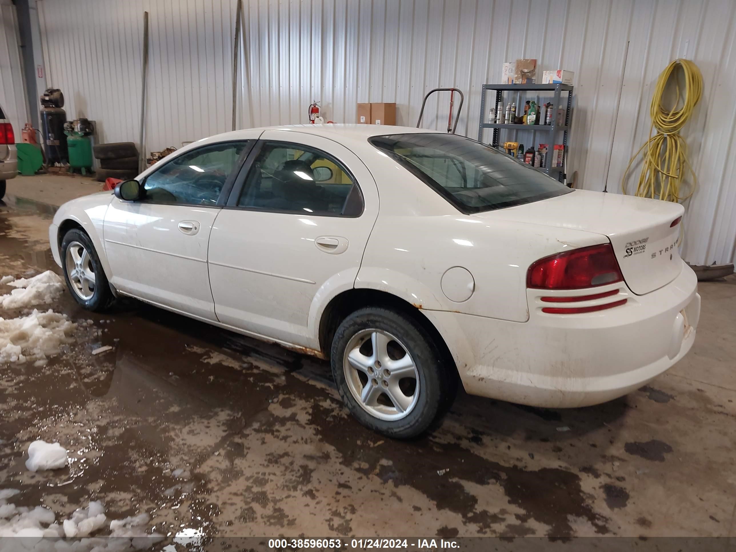 Photo 2 VIN: 1B3EL46T05N517509 - DODGE STRATUS 