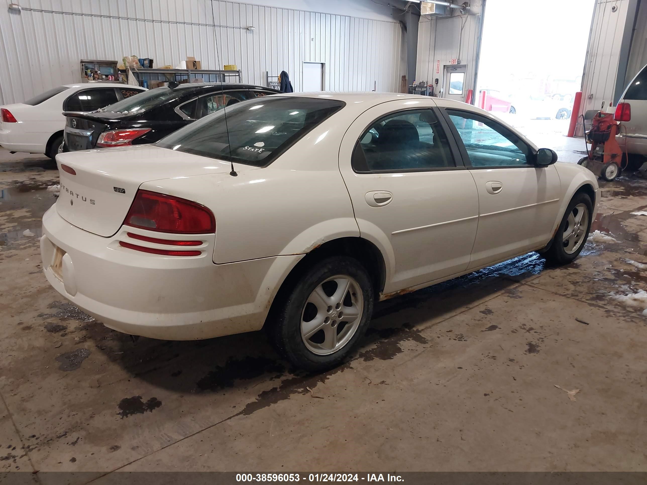 Photo 3 VIN: 1B3EL46T05N517509 - DODGE STRATUS 