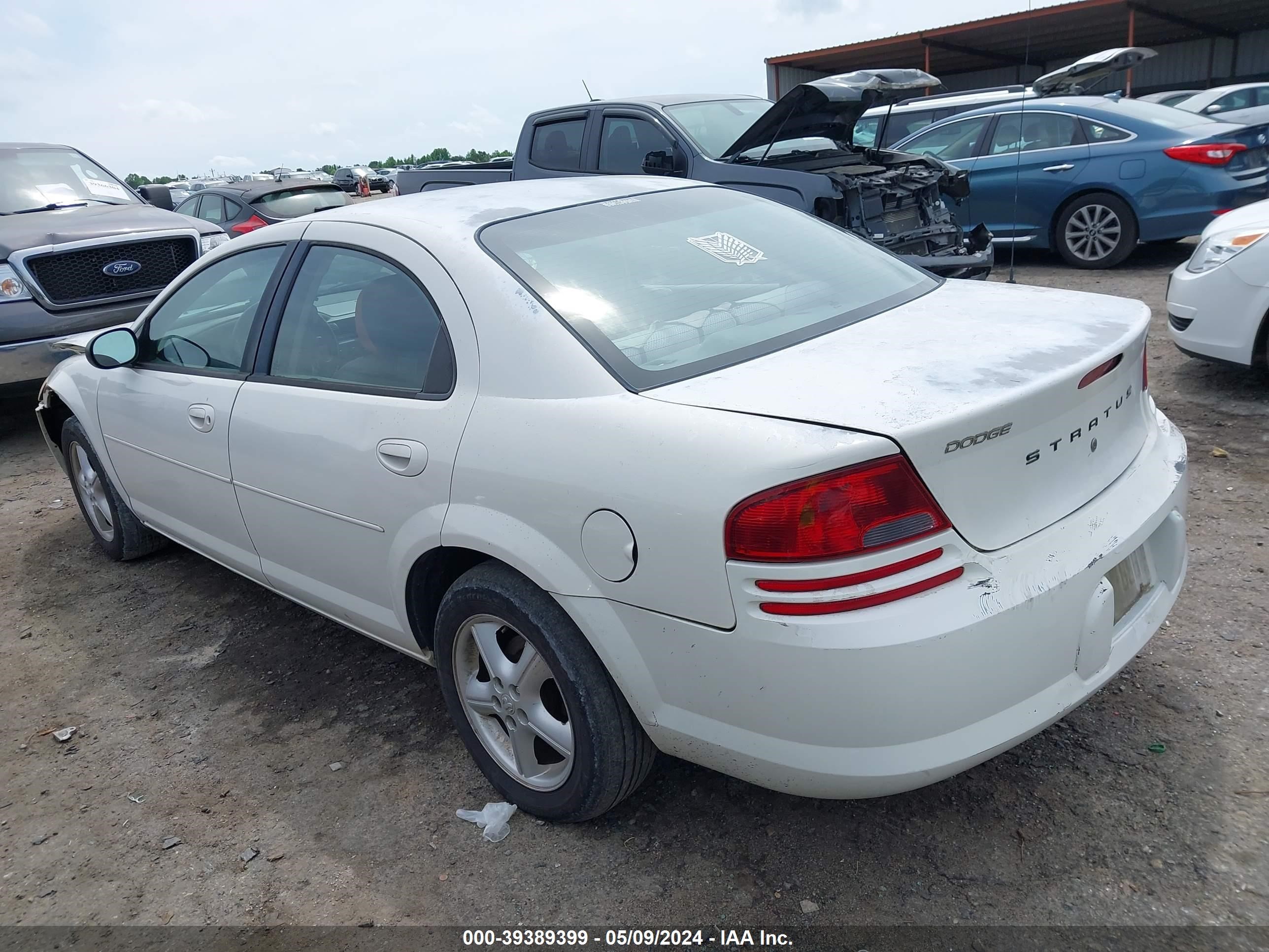 Photo 2 VIN: 1B3EL46T05N674618 - DODGE STRATUS 