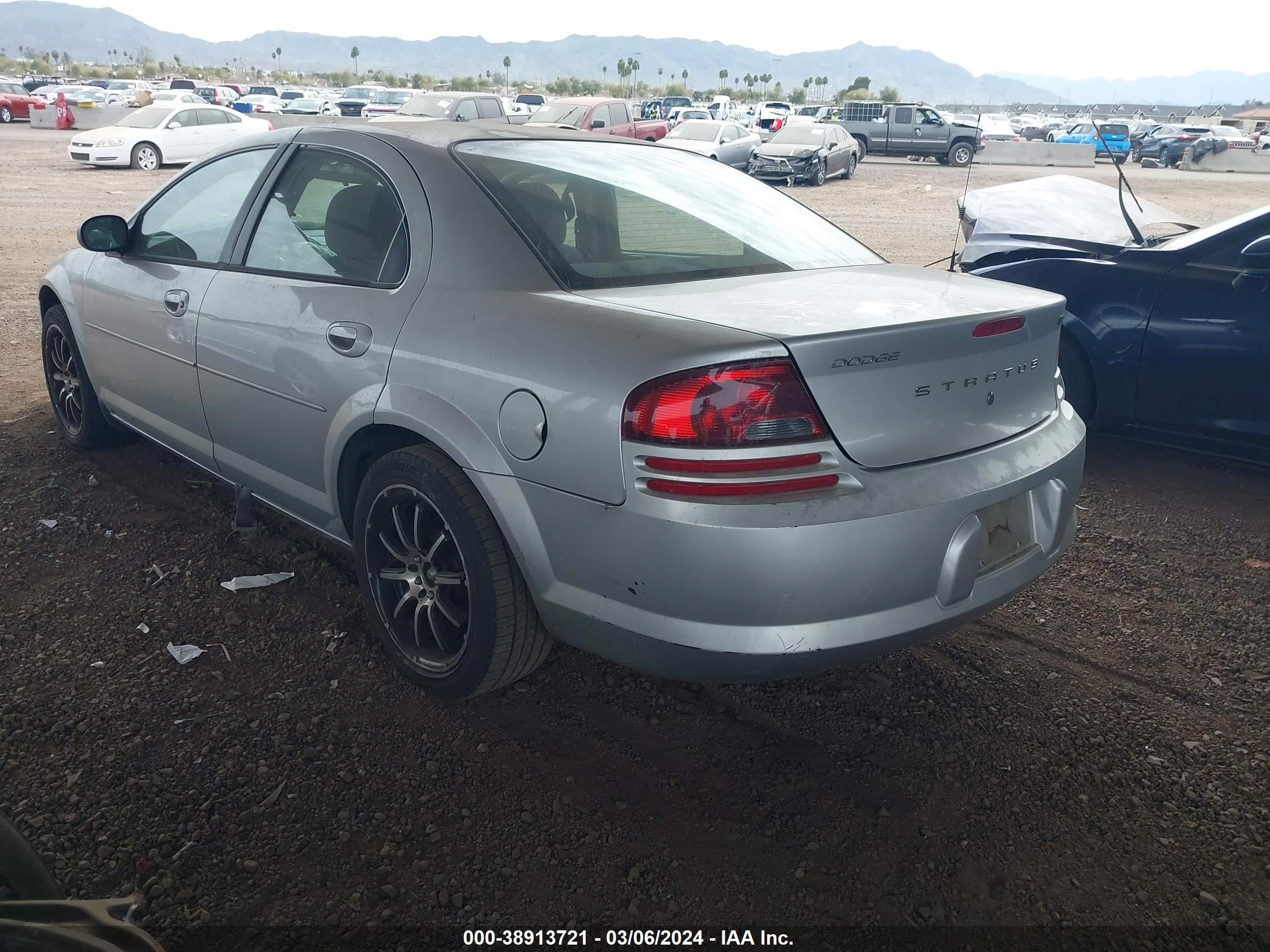 Photo 2 VIN: 1B3EL46T65N611605 - DODGE STRATUS 