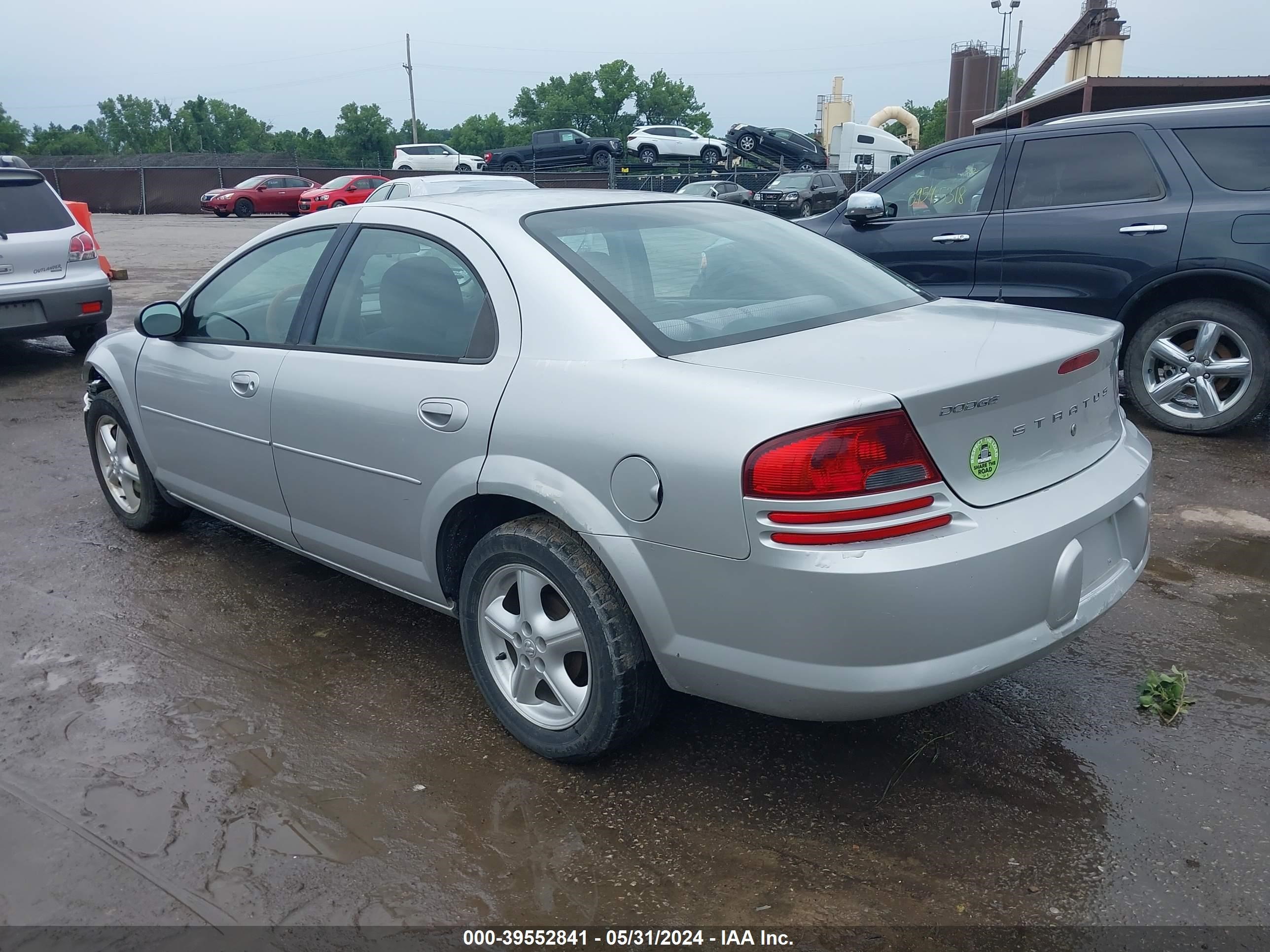 Photo 2 VIN: 1B3EL46T65N626718 - DODGE STRATUS 