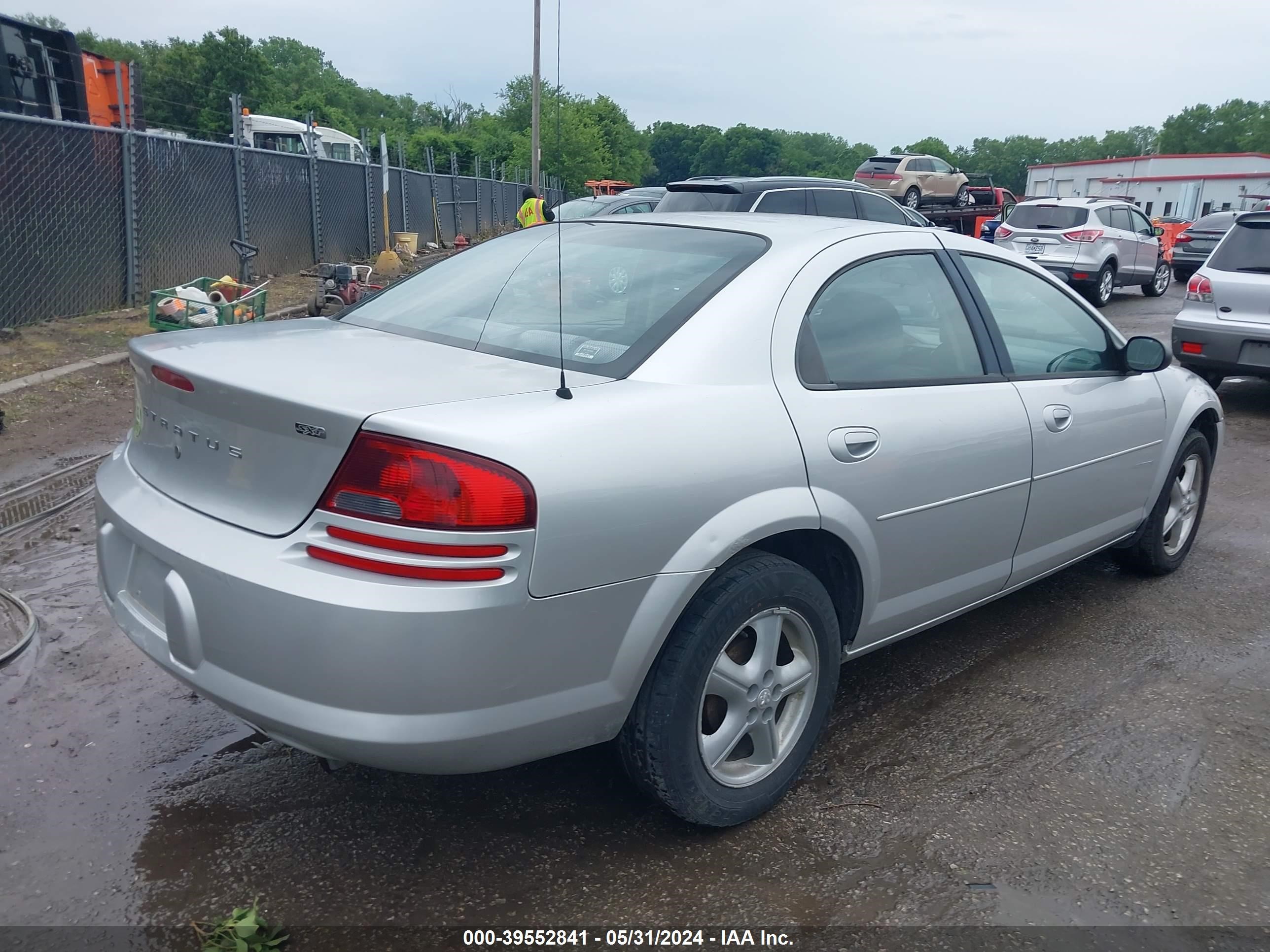 Photo 3 VIN: 1B3EL46T65N626718 - DODGE STRATUS 