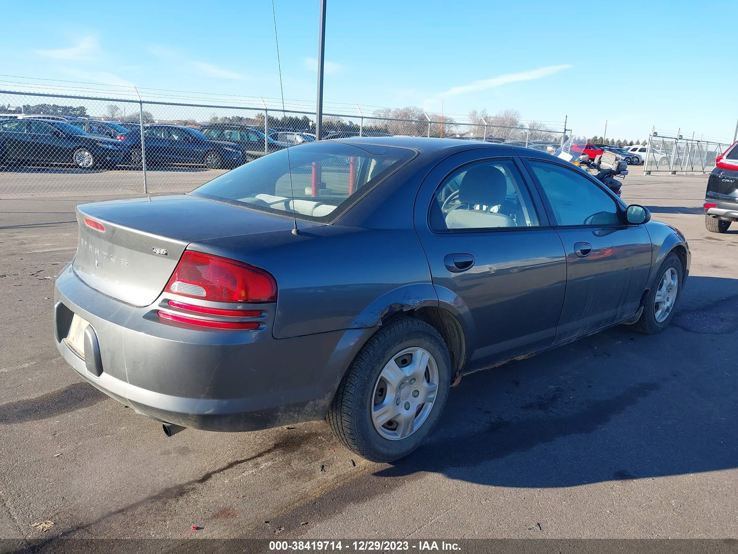 Photo 3 VIN: 1B3EL46TX5N642713 - DODGE STRATUS 