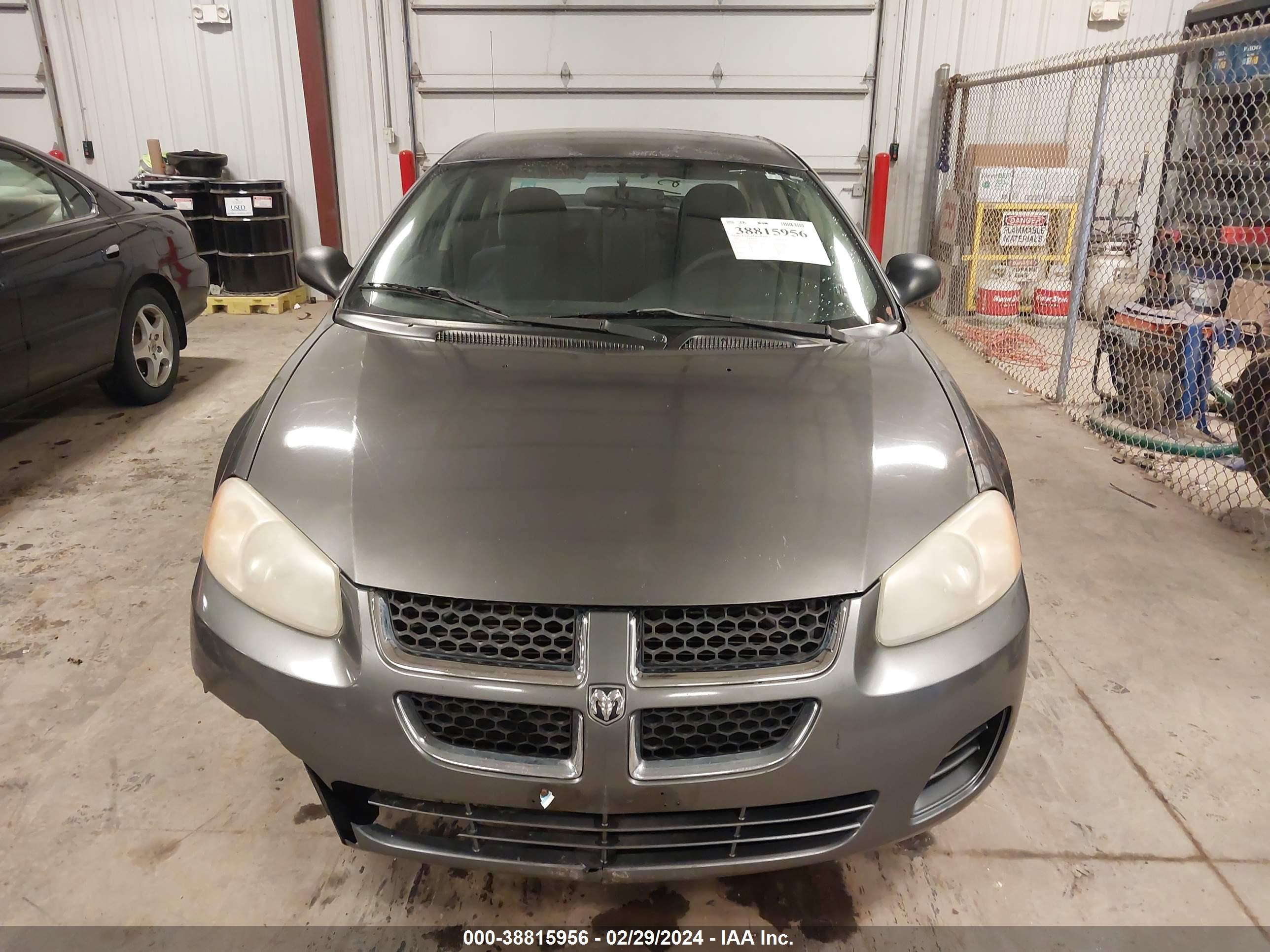 Photo 12 VIN: 1B3EL46X05N582041 - DODGE STRATUS 