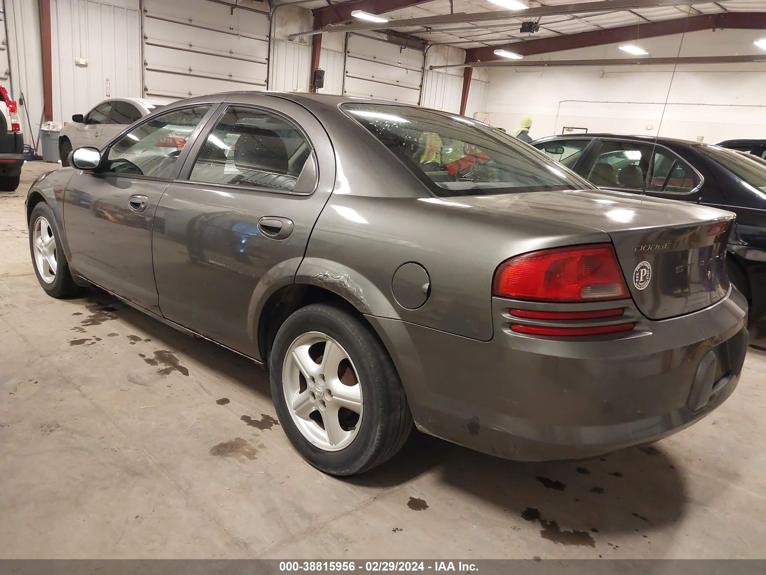 Photo 2 VIN: 1B3EL46X05N582041 - DODGE STRATUS 