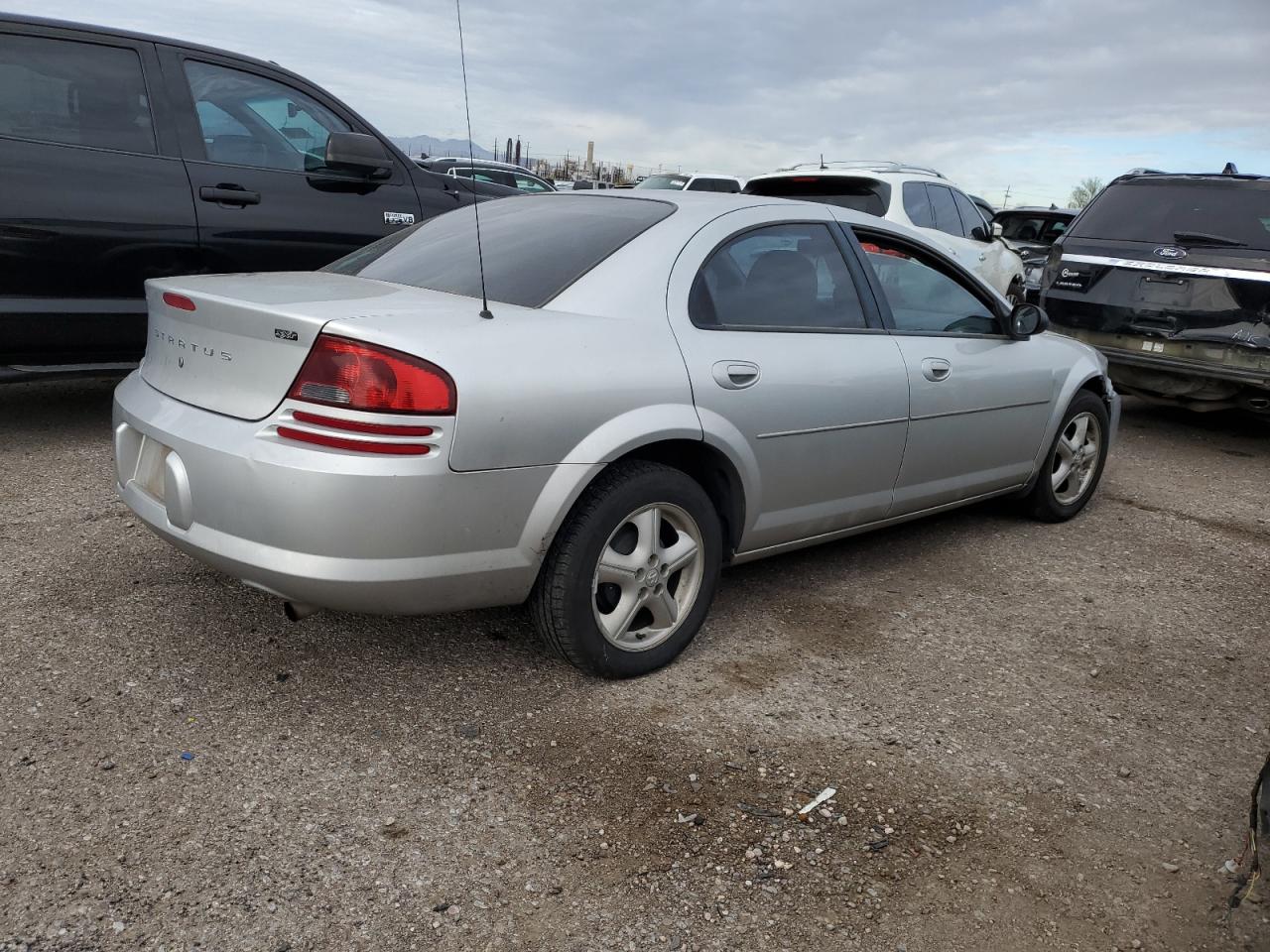 Photo 2 VIN: 1B3EL46X06N240977 - DODGE STRATUS 