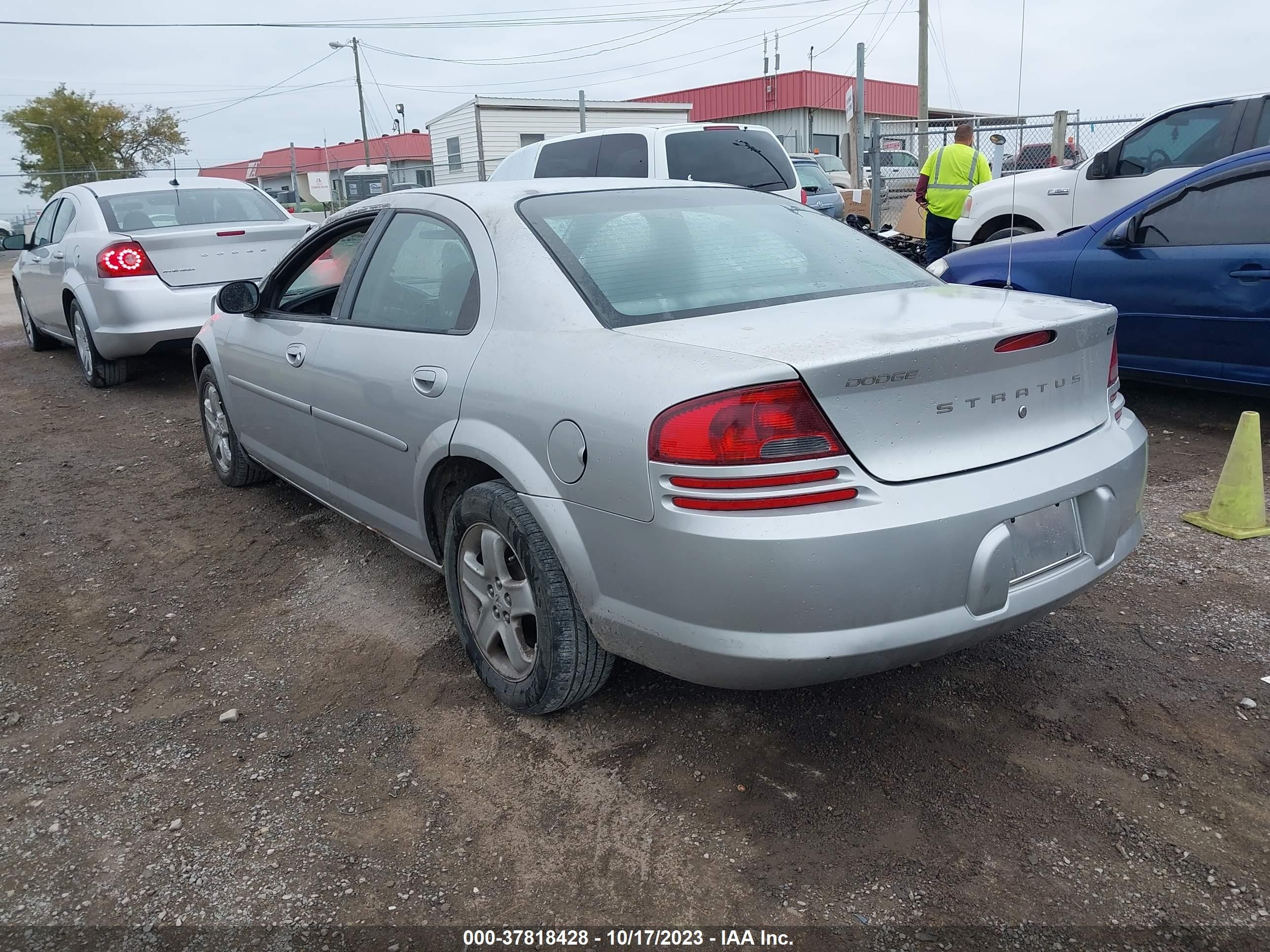 Photo 2 VIN: 1B3EL46X22N288989 - DODGE STRATUS 