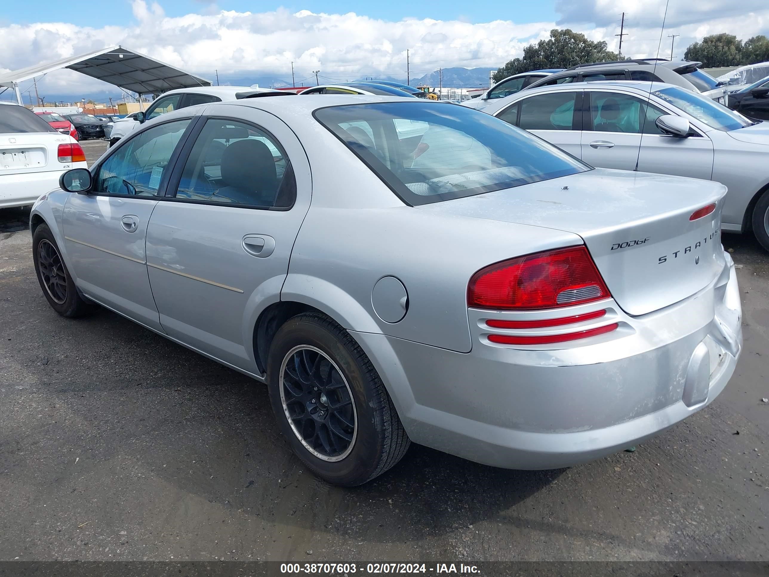 Photo 2 VIN: 1B3EL46X26N245579 - DODGE STRATUS 