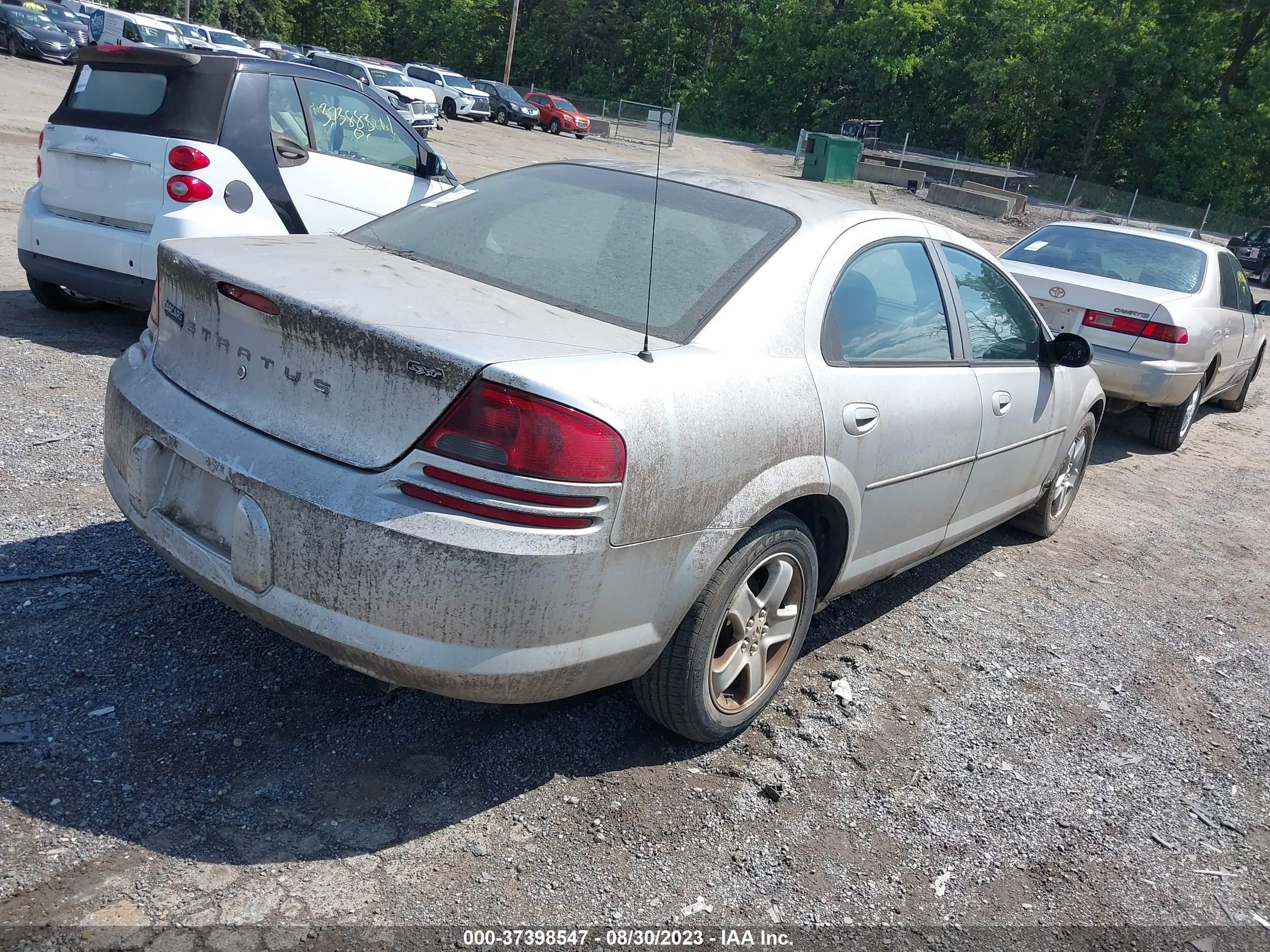 Photo 3 VIN: 1B3EL46X43N501104 - DODGE STRATUS 