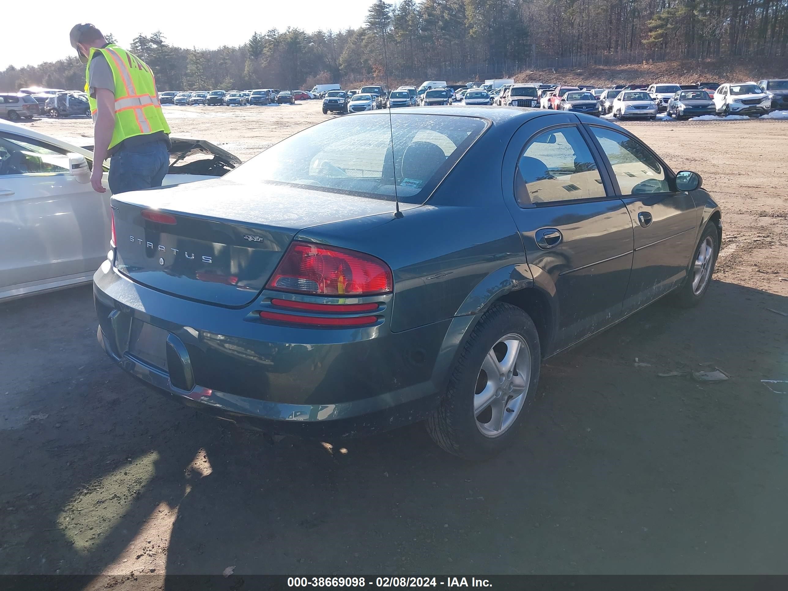 Photo 3 VIN: 1B3EL46X44N252286 - DODGE STRATUS 