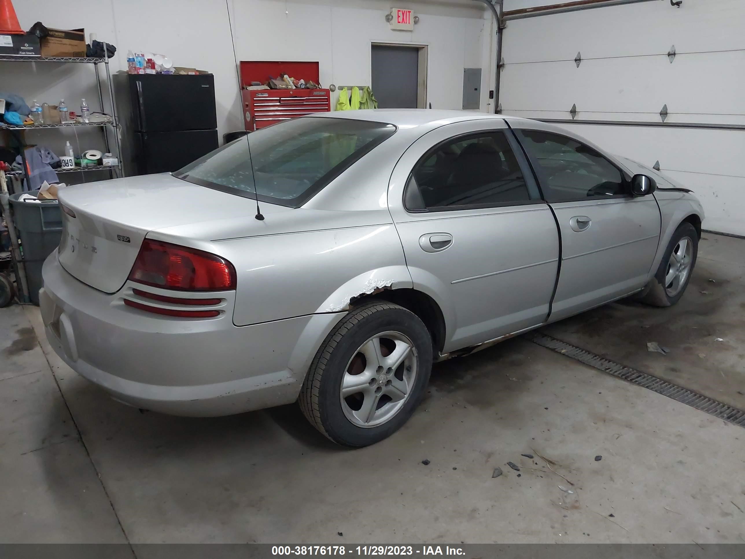 Photo 3 VIN: 1B3EL46X45N504958 - DODGE STRATUS 