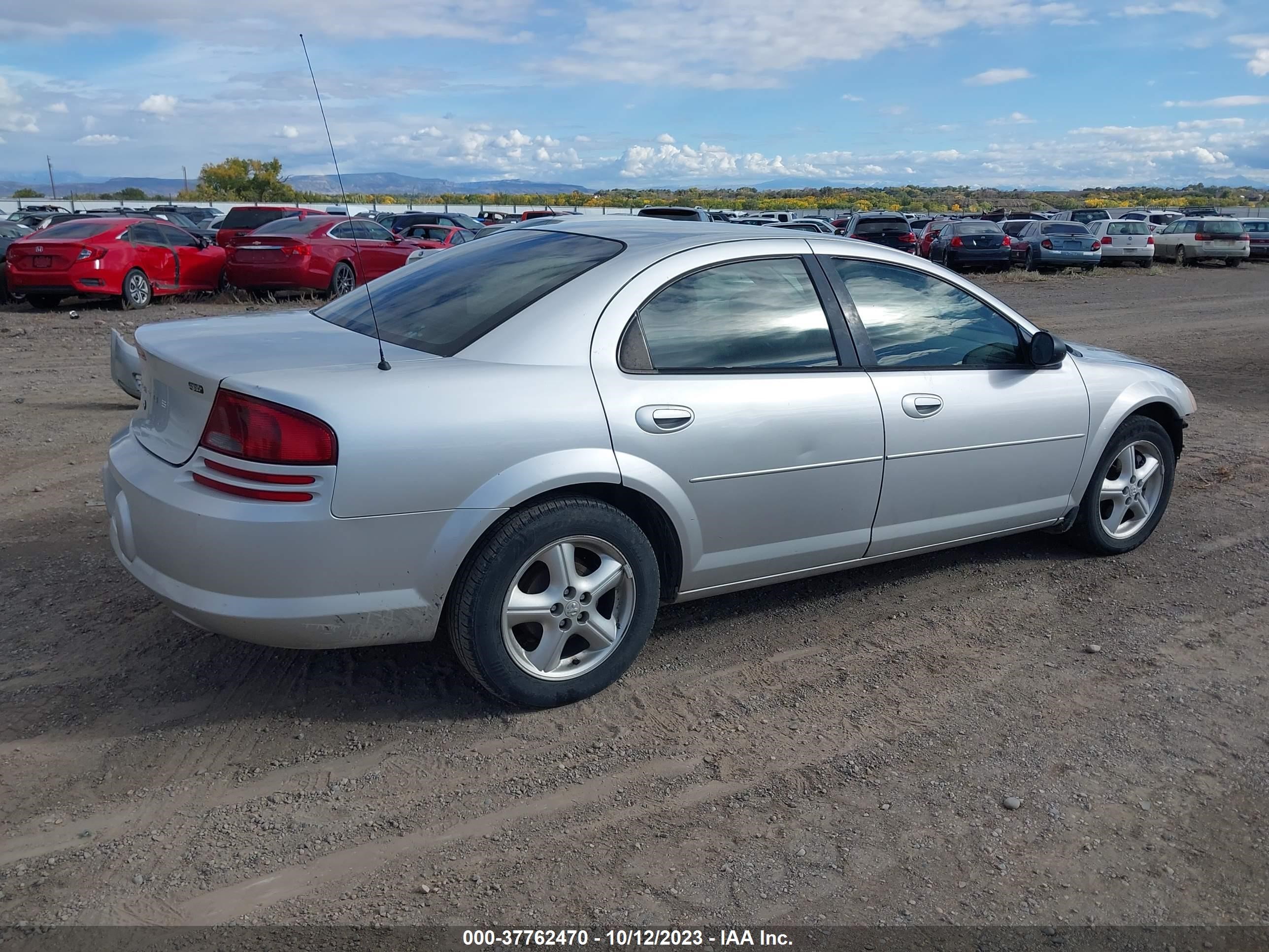 Photo 3 VIN: 1B3EL46X64N155560 - DODGE STRATUS 