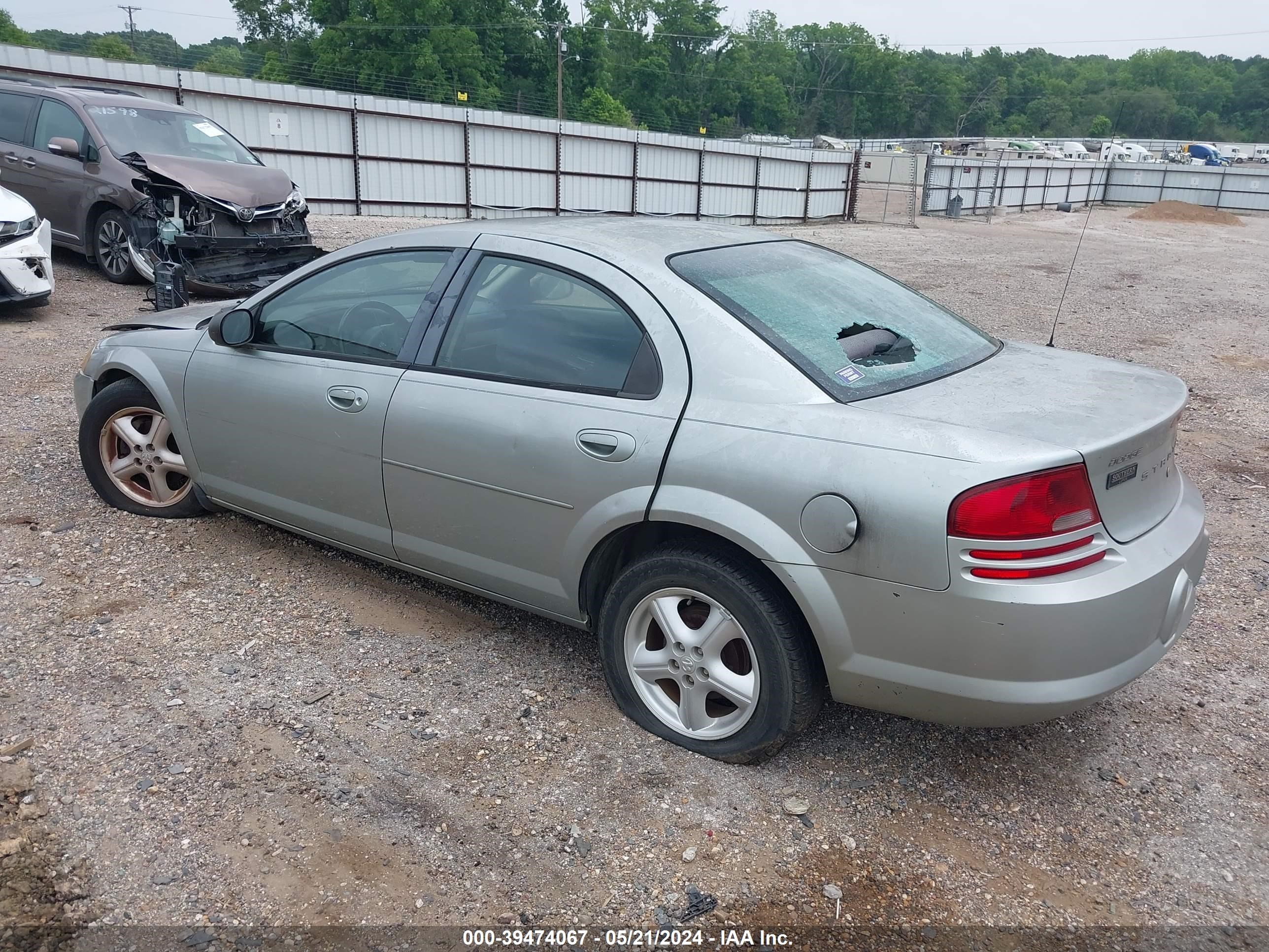 Photo 2 VIN: 1B3EL46X65N660399 - DODGE STRATUS 