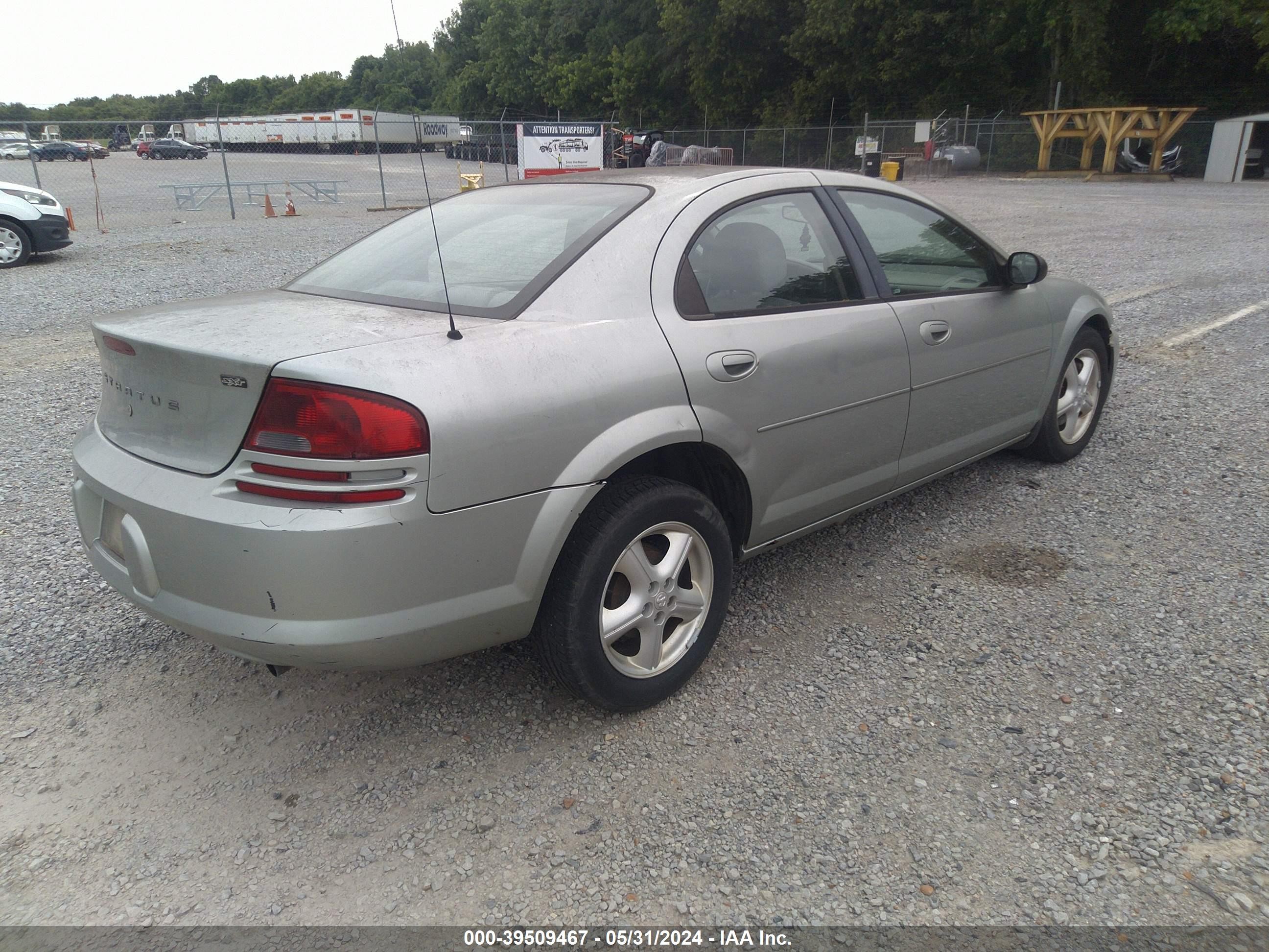 Photo 3 VIN: 1B3EL46X65N700304 - DODGE STRATUS 