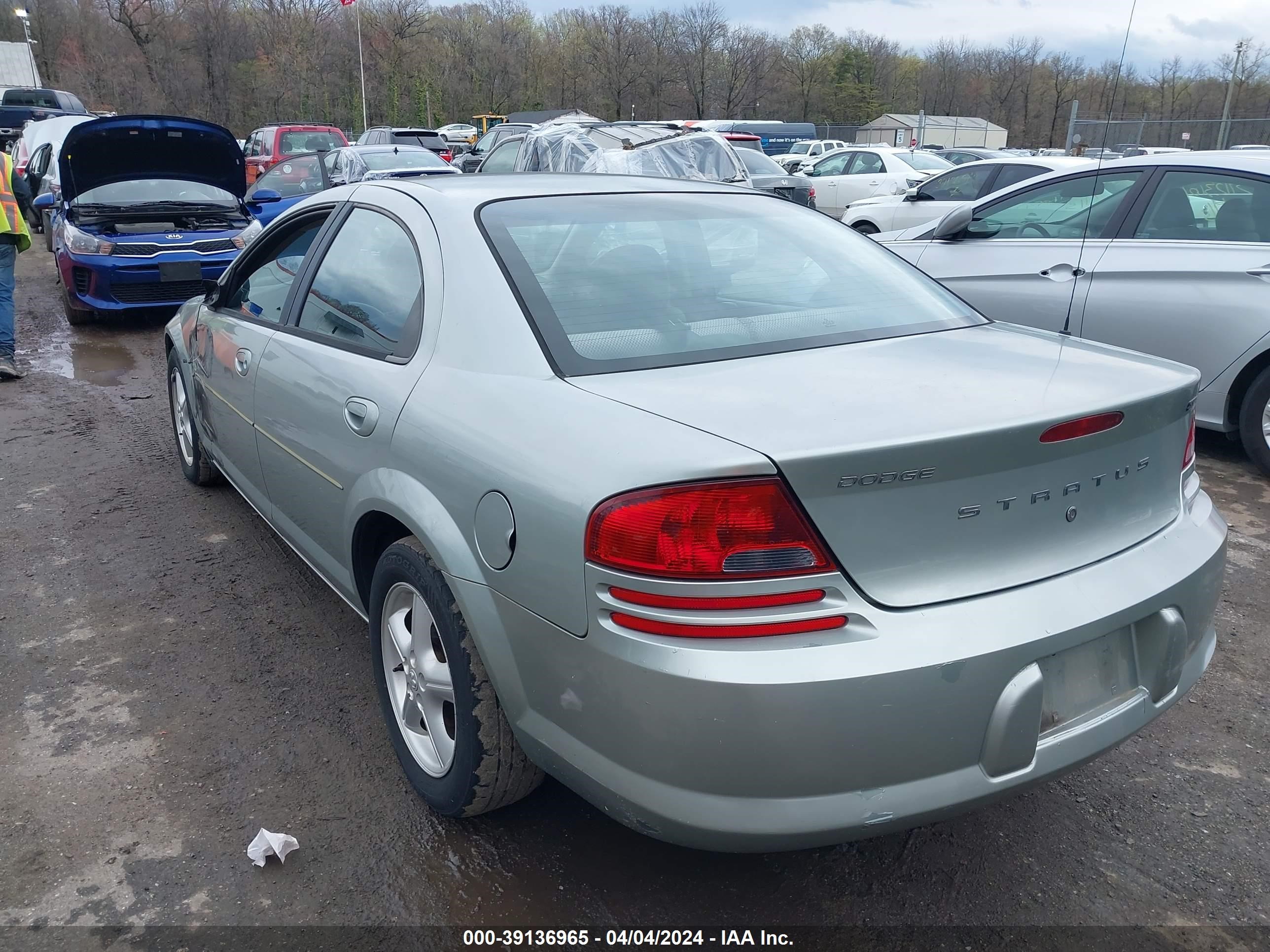 Photo 2 VIN: 1B3EL46X66N279637 - DODGE STRATUS 