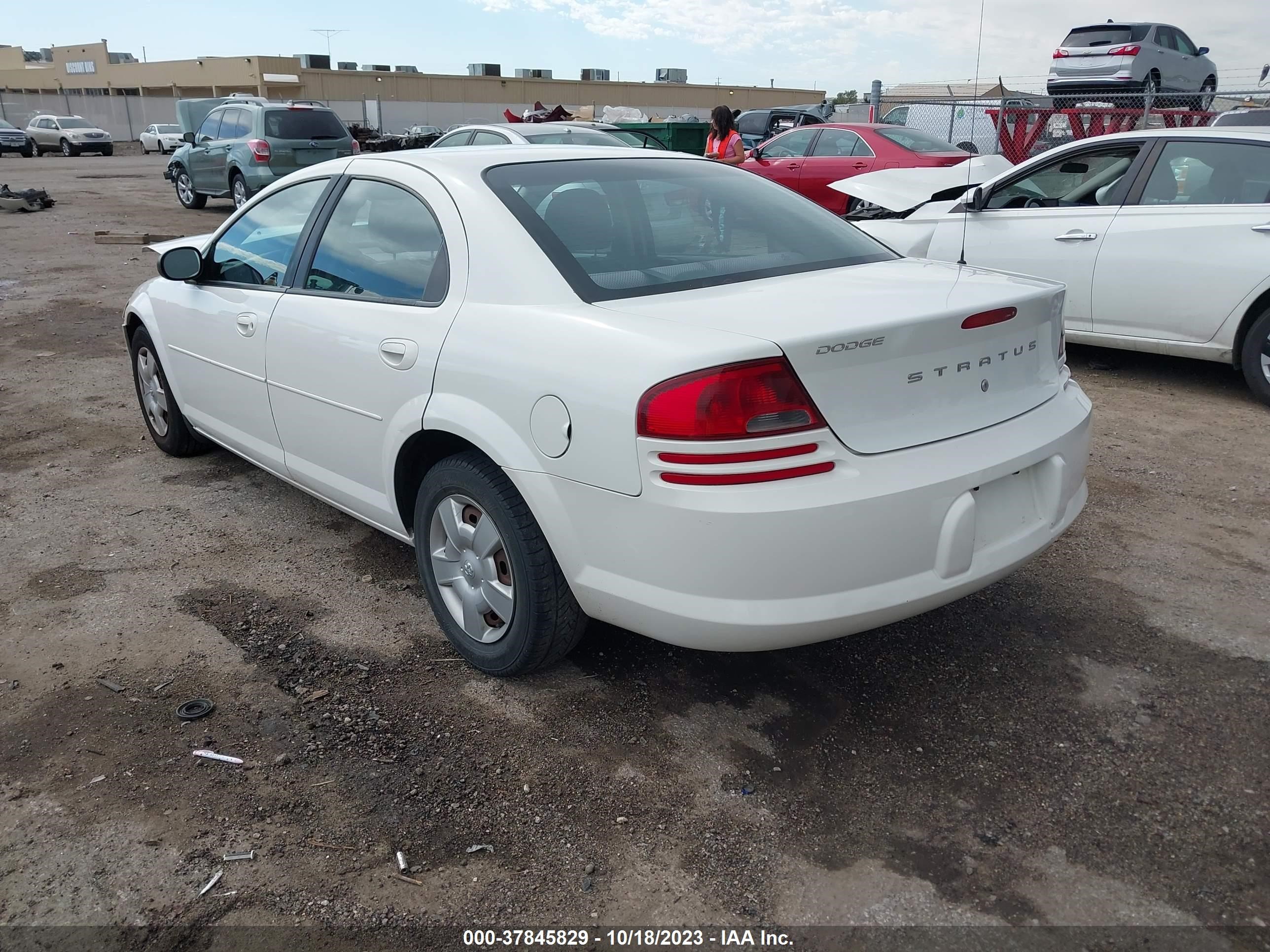 Photo 2 VIN: 1B3EL46X85N605839 - DODGE STRATUS 