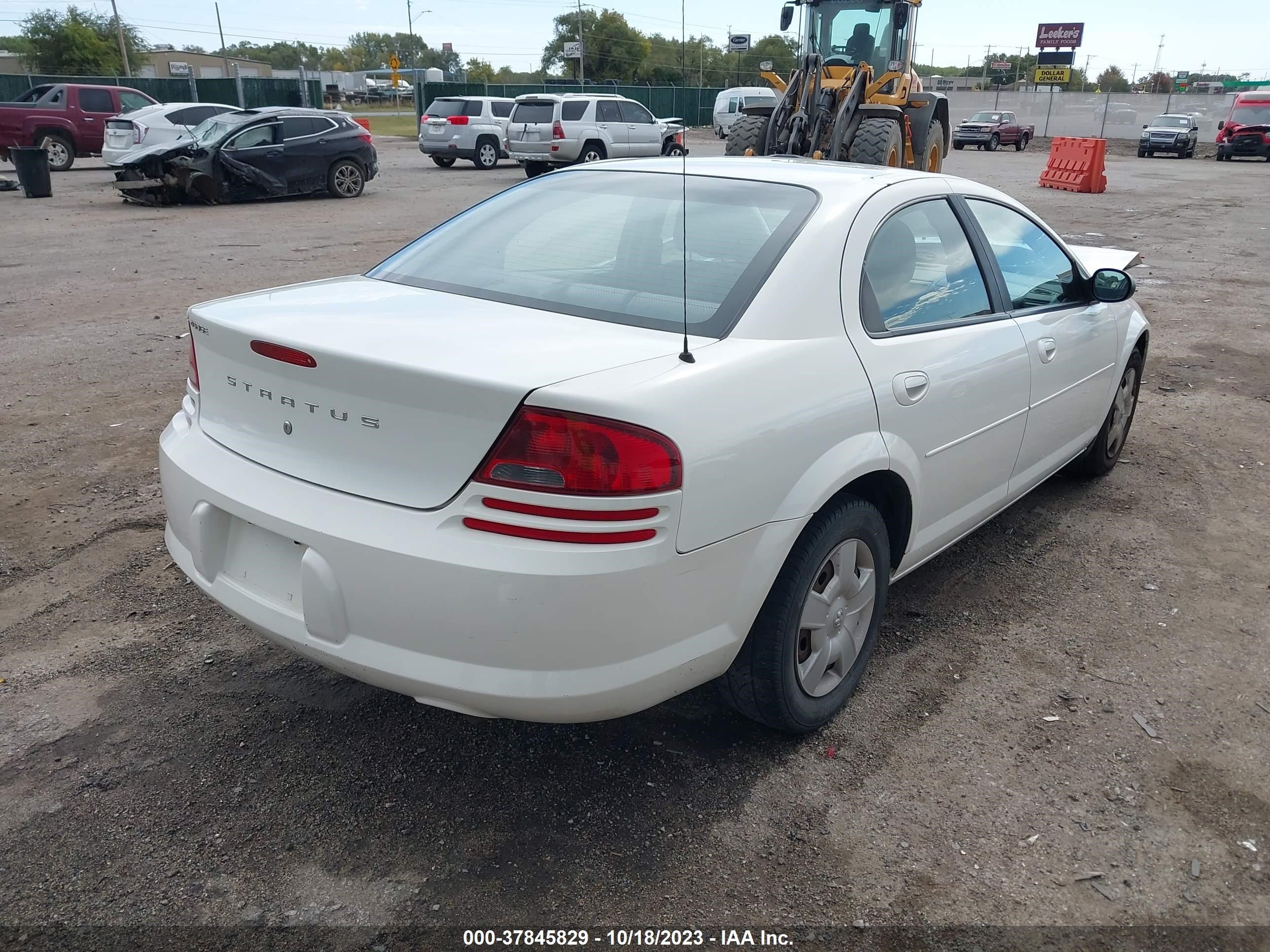 Photo 3 VIN: 1B3EL46X85N605839 - DODGE STRATUS 