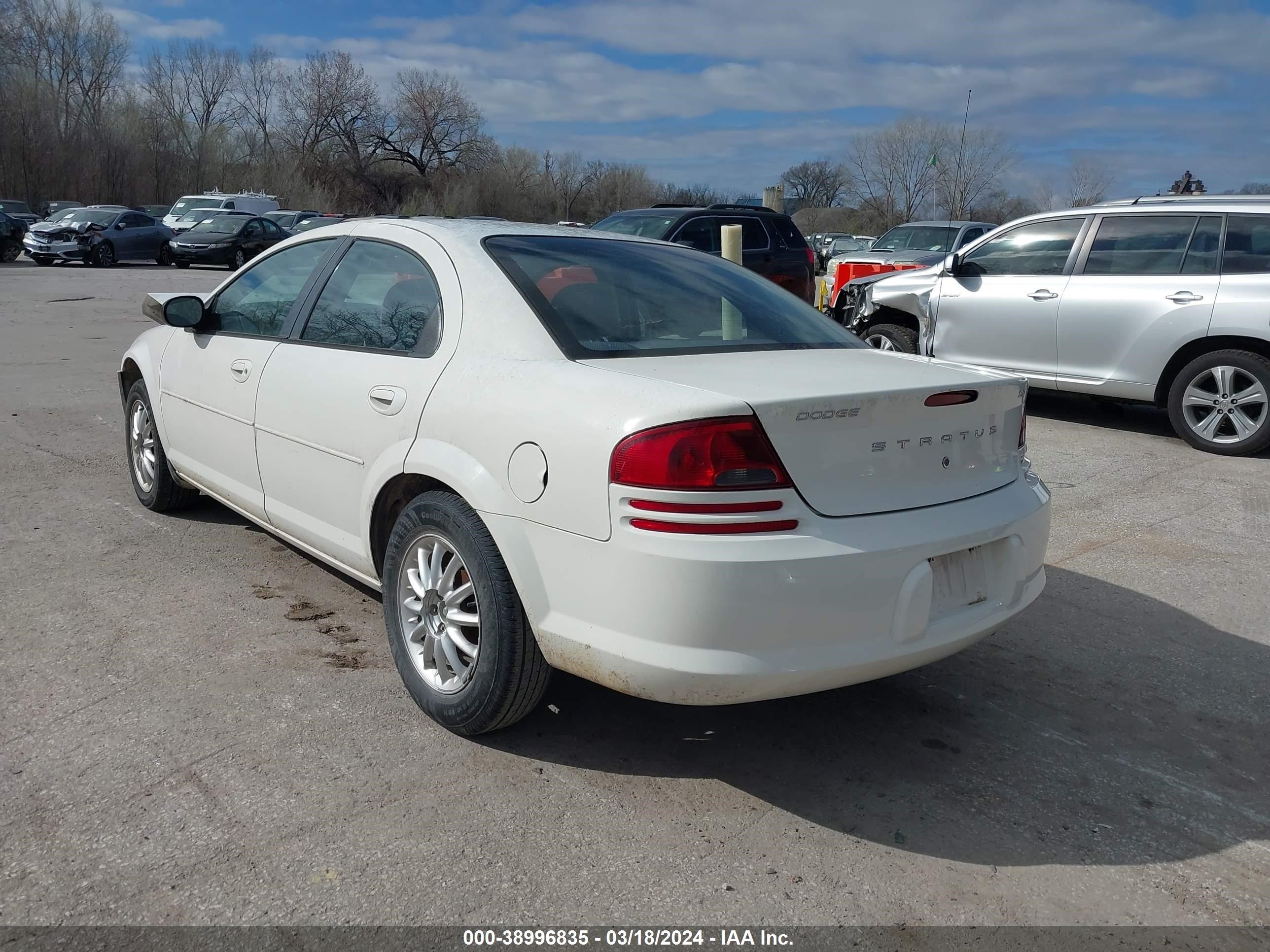 Photo 2 VIN: 1B3EL46X95N570700 - DODGE STRATUS 