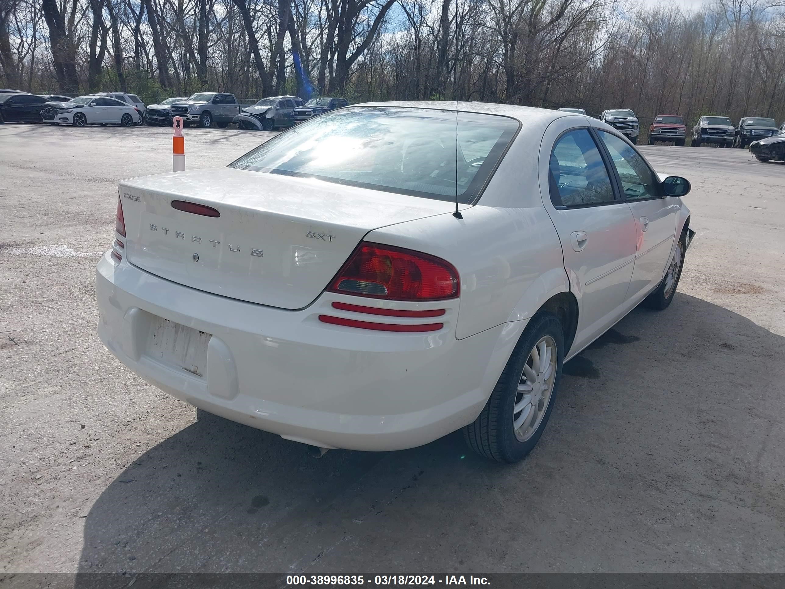 Photo 3 VIN: 1B3EL46X95N570700 - DODGE STRATUS 