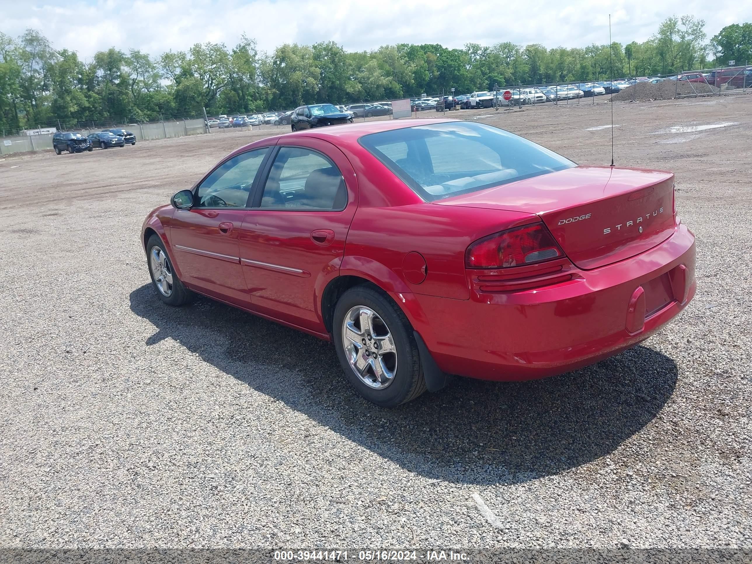 Photo 2 VIN: 1B3EL56R12N151100 - DODGE STRATUS 