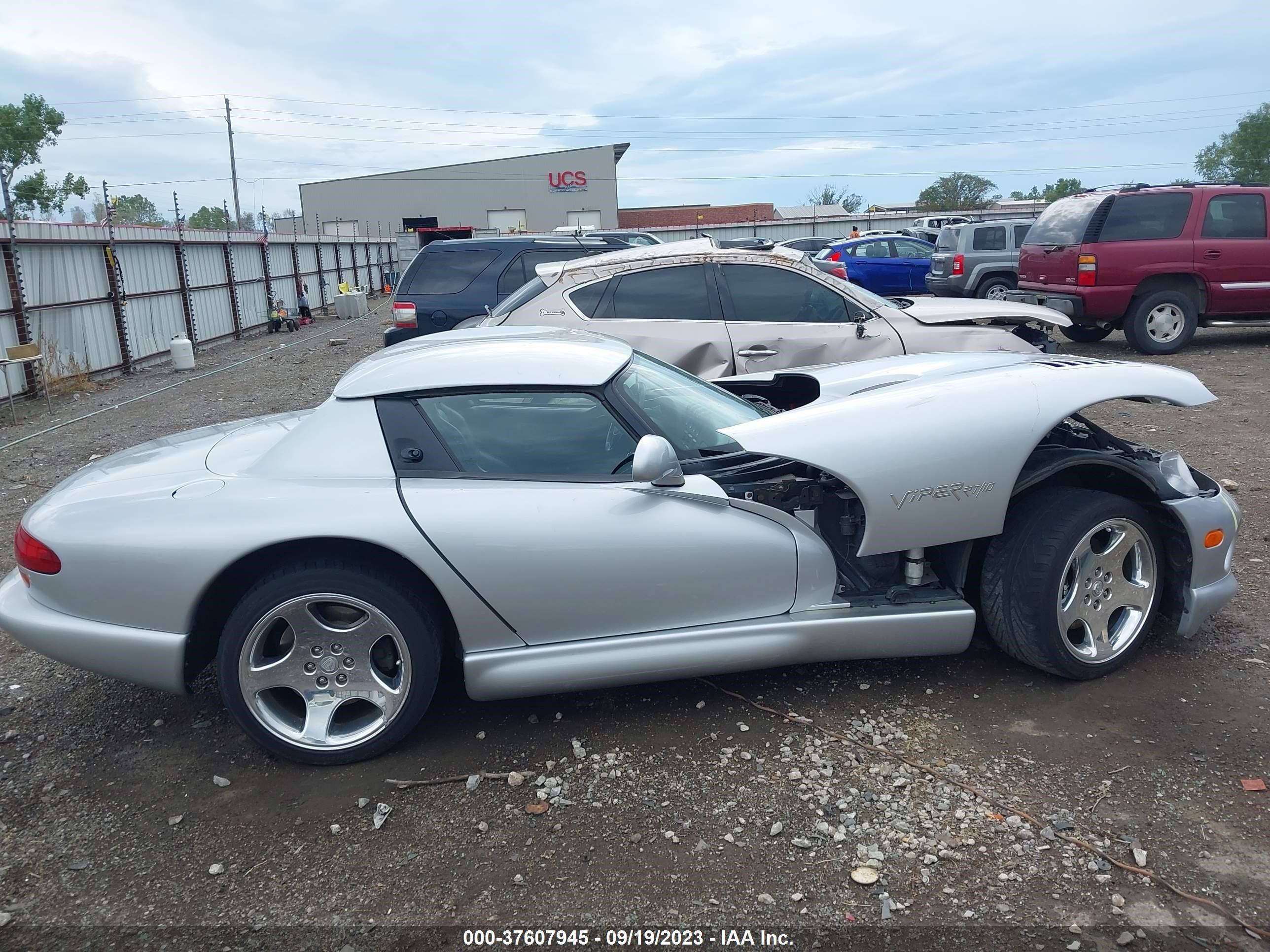 Photo 12 VIN: 1B3ER65E0XV503397 - DODGE VIPER 