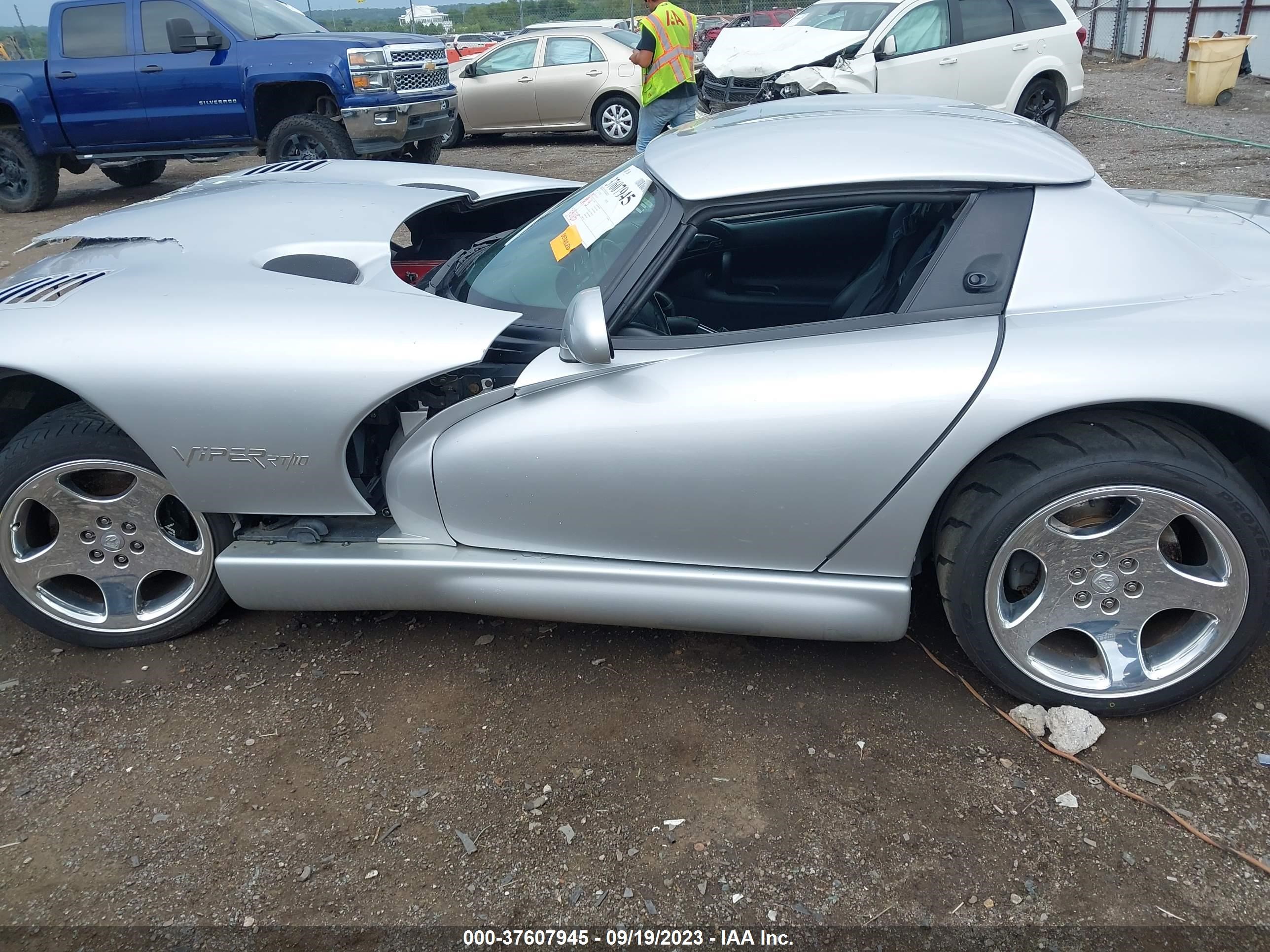 Photo 13 VIN: 1B3ER65E0XV503397 - DODGE VIPER 